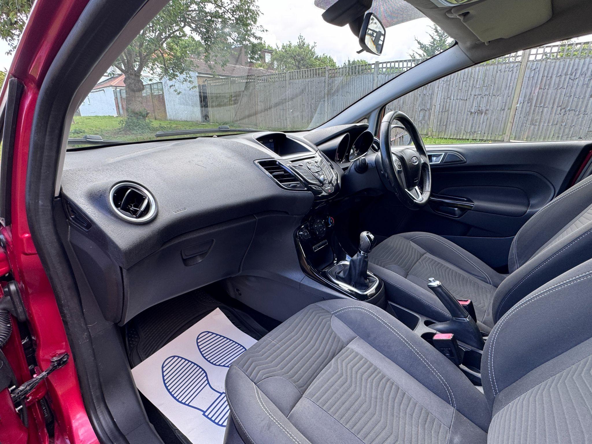 2016 Ford Fiesta image 17