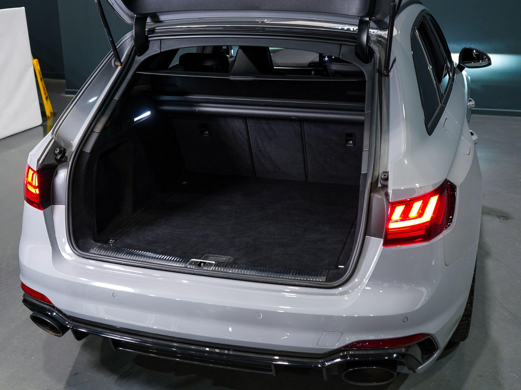 Audi RS4 view 42