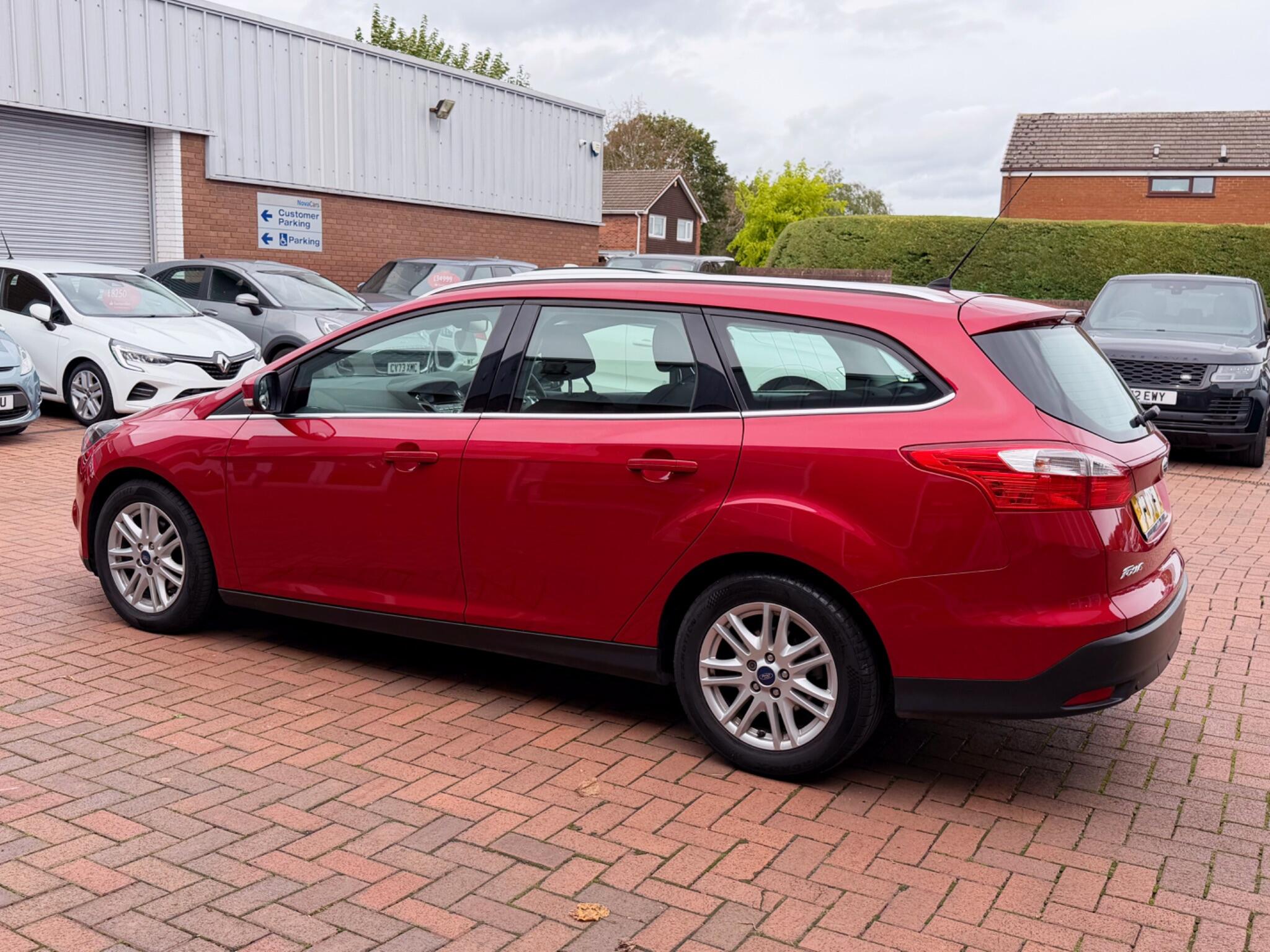 Ford Focus view 28