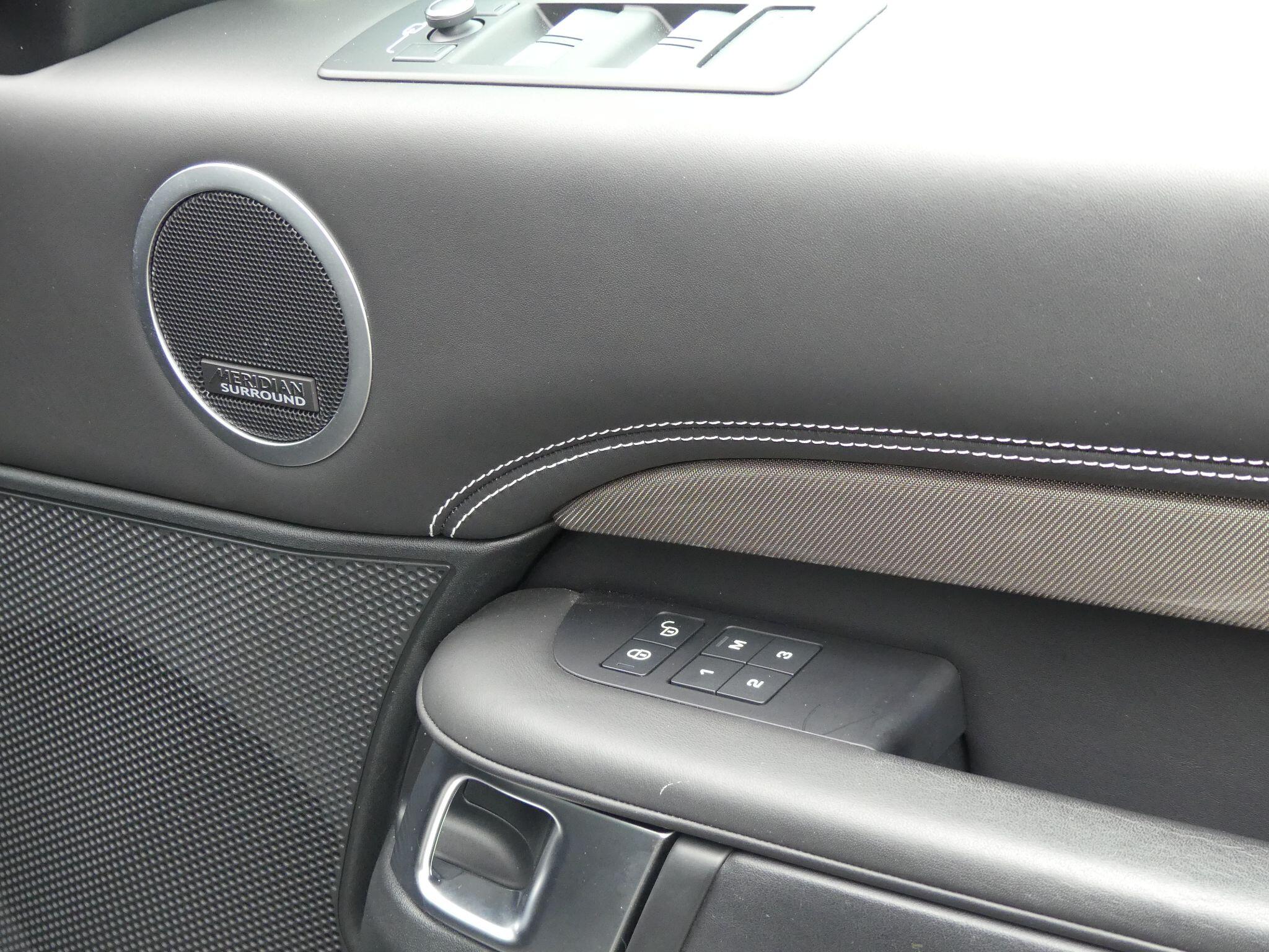 Land Rover Discovery view 12