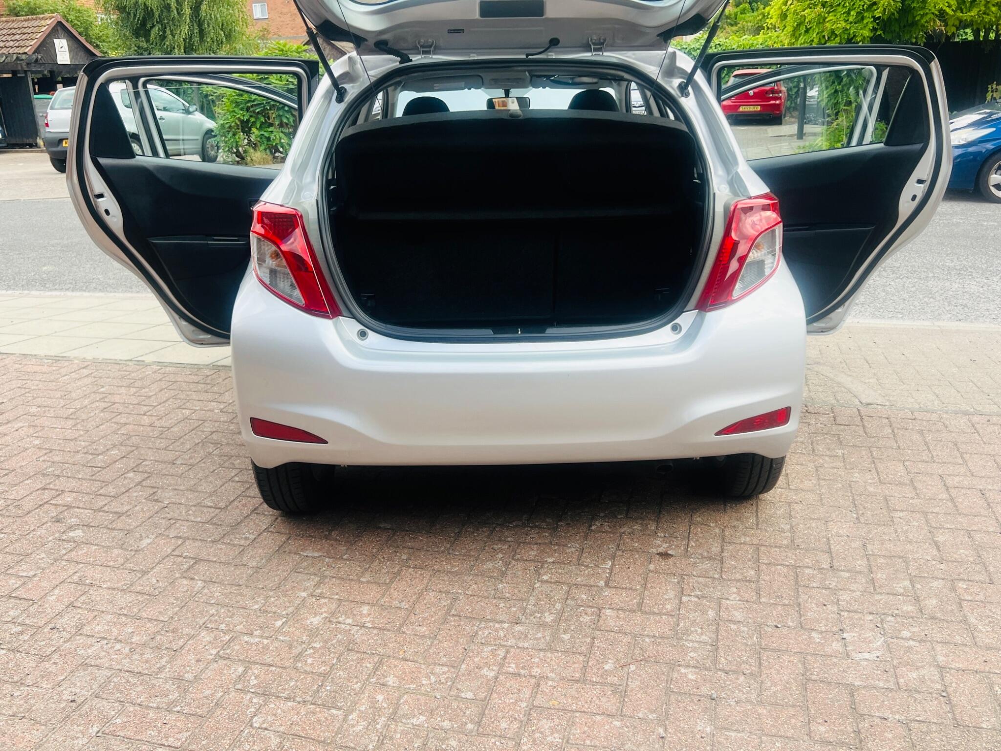 Toyota Yaris view 37