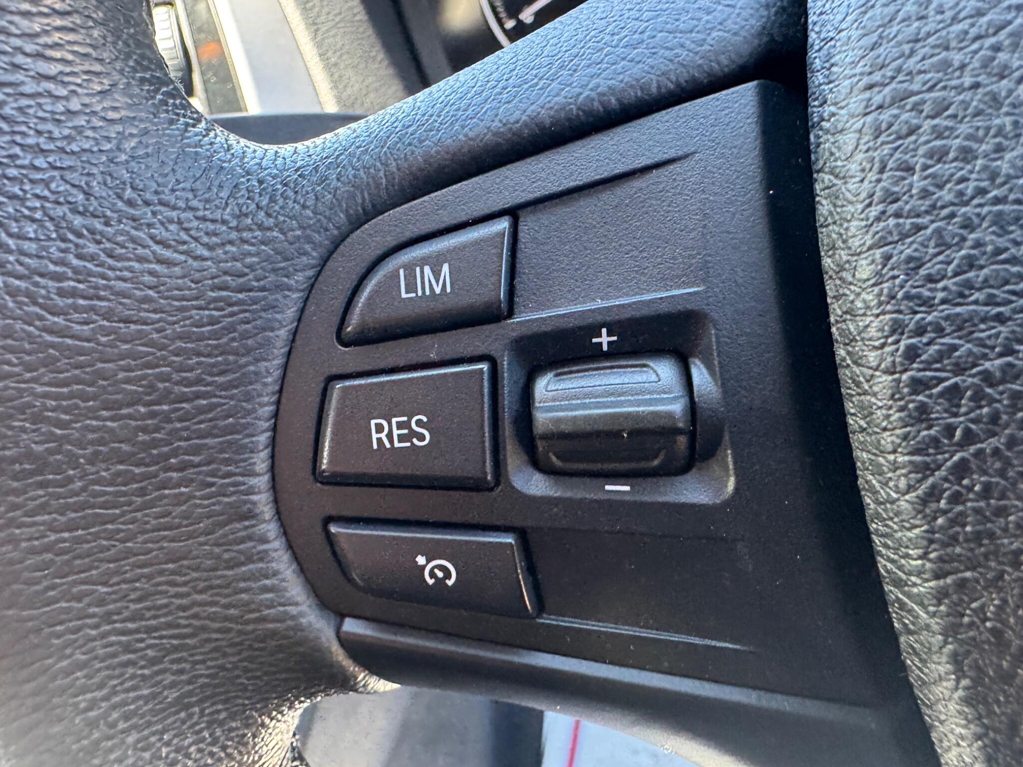 BMW 1 Series view 24