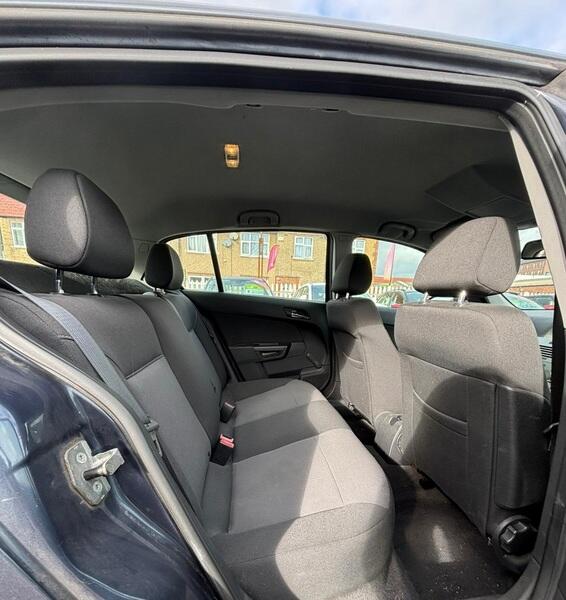 2011 Vauxhall Astra 1.6 16v Active Euro 5 5dr • 145,000 miles image 25