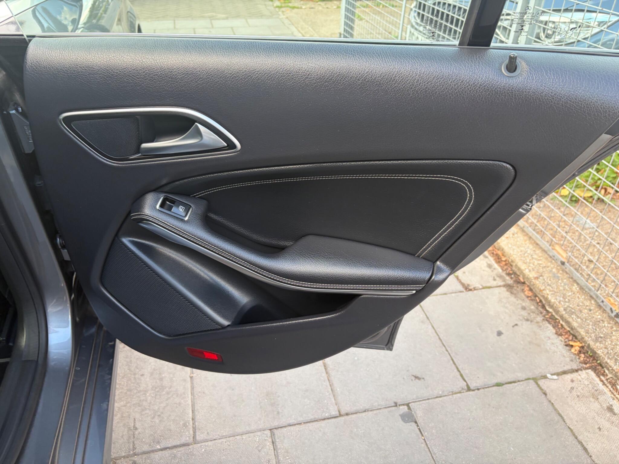 Mercedes-Benz Cla view 61