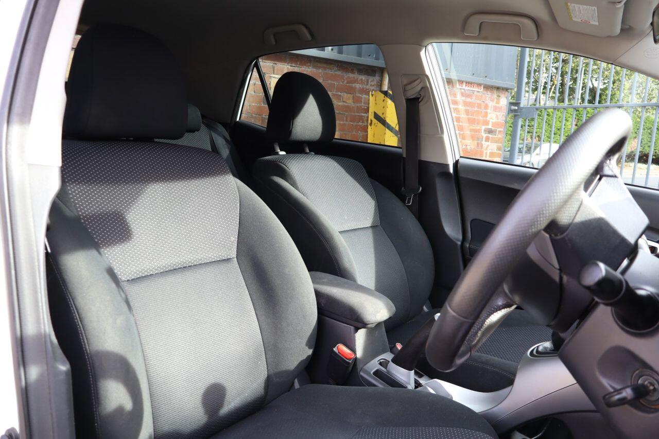 Toyota Auris view 5