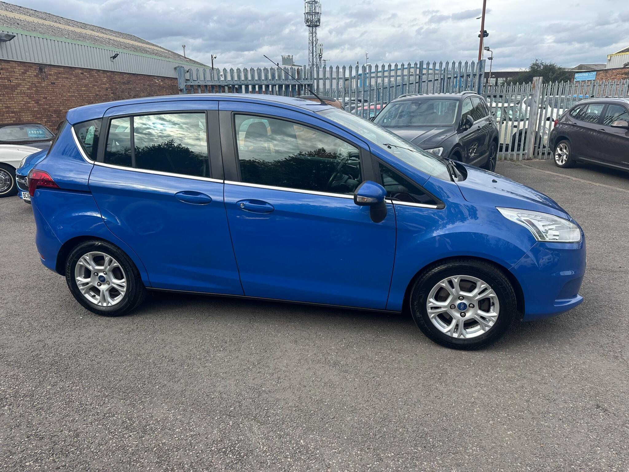 Ford B-Max view 4