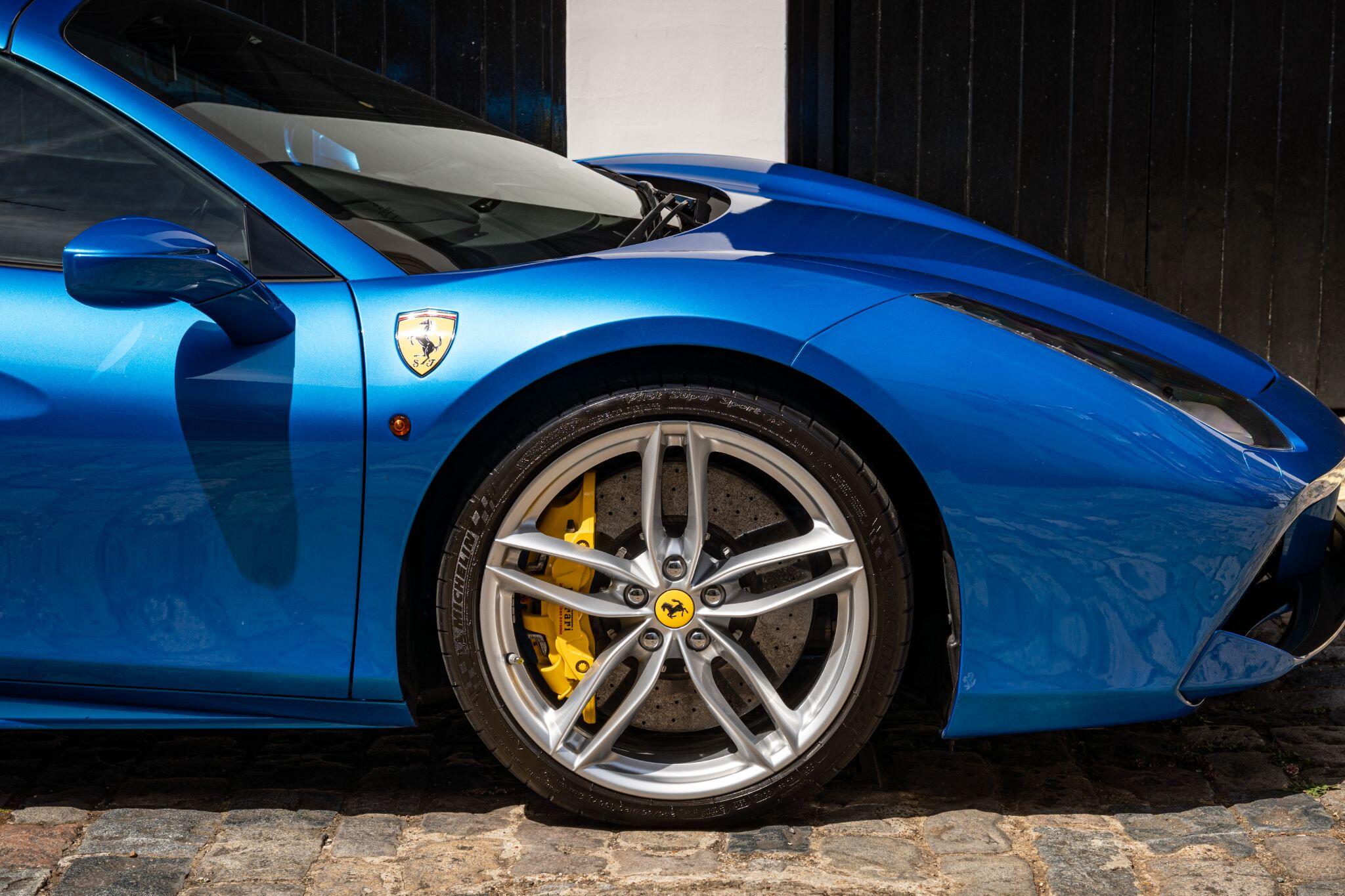 Ferrari 488 view 7