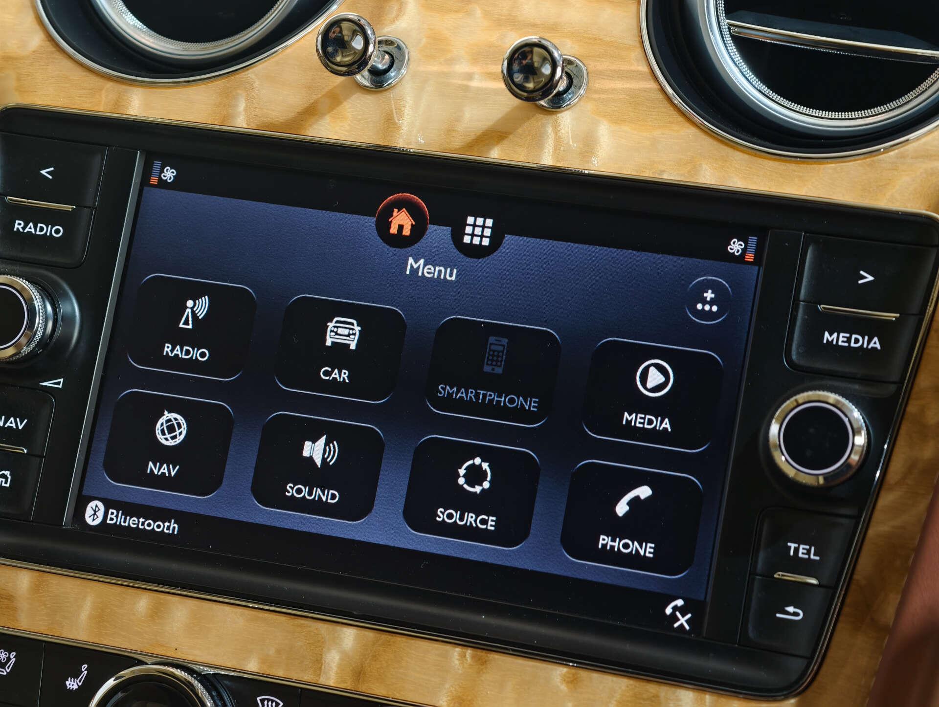 Bentley Bentayga view 60
