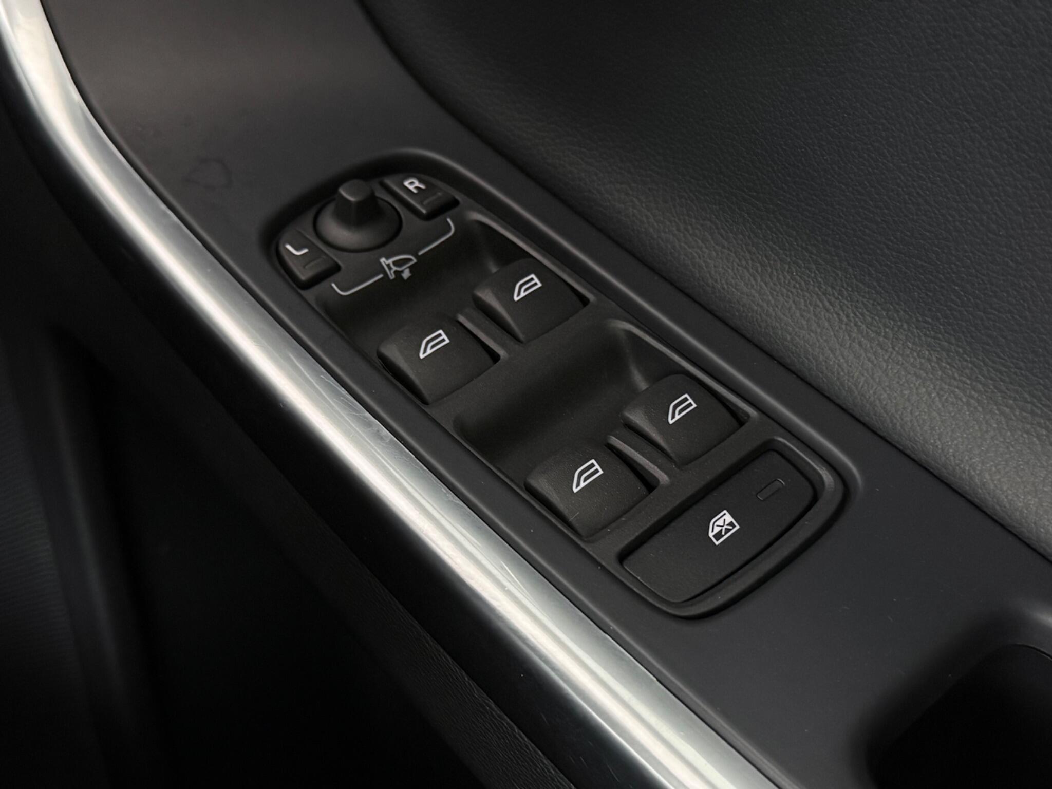 Volvo XC60 view 24
