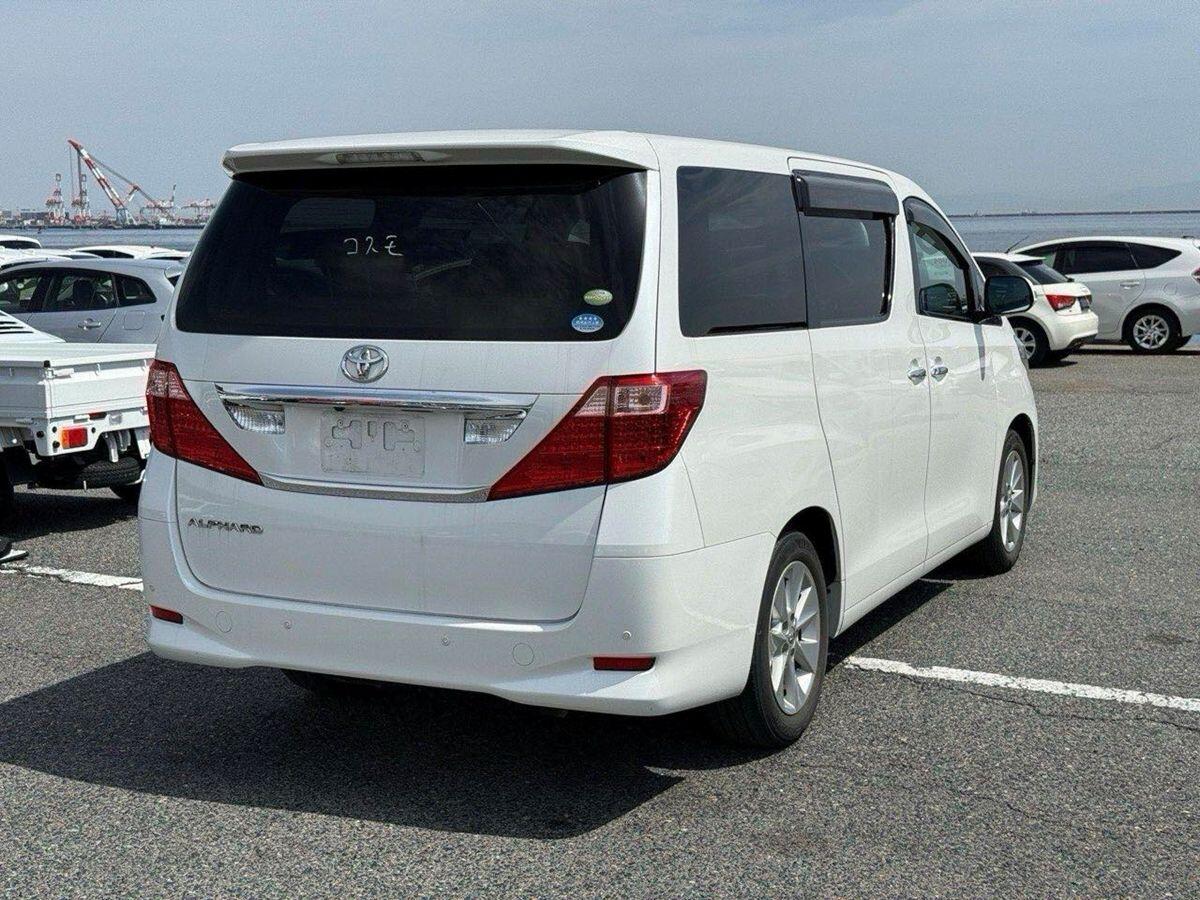 Toyota Alphard view 8