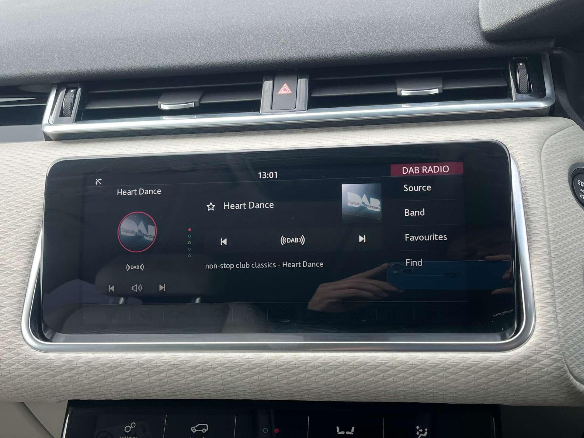 Land Rover Range Rover Velar view 31