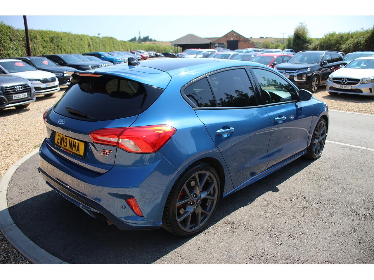 Ford Focus view 12