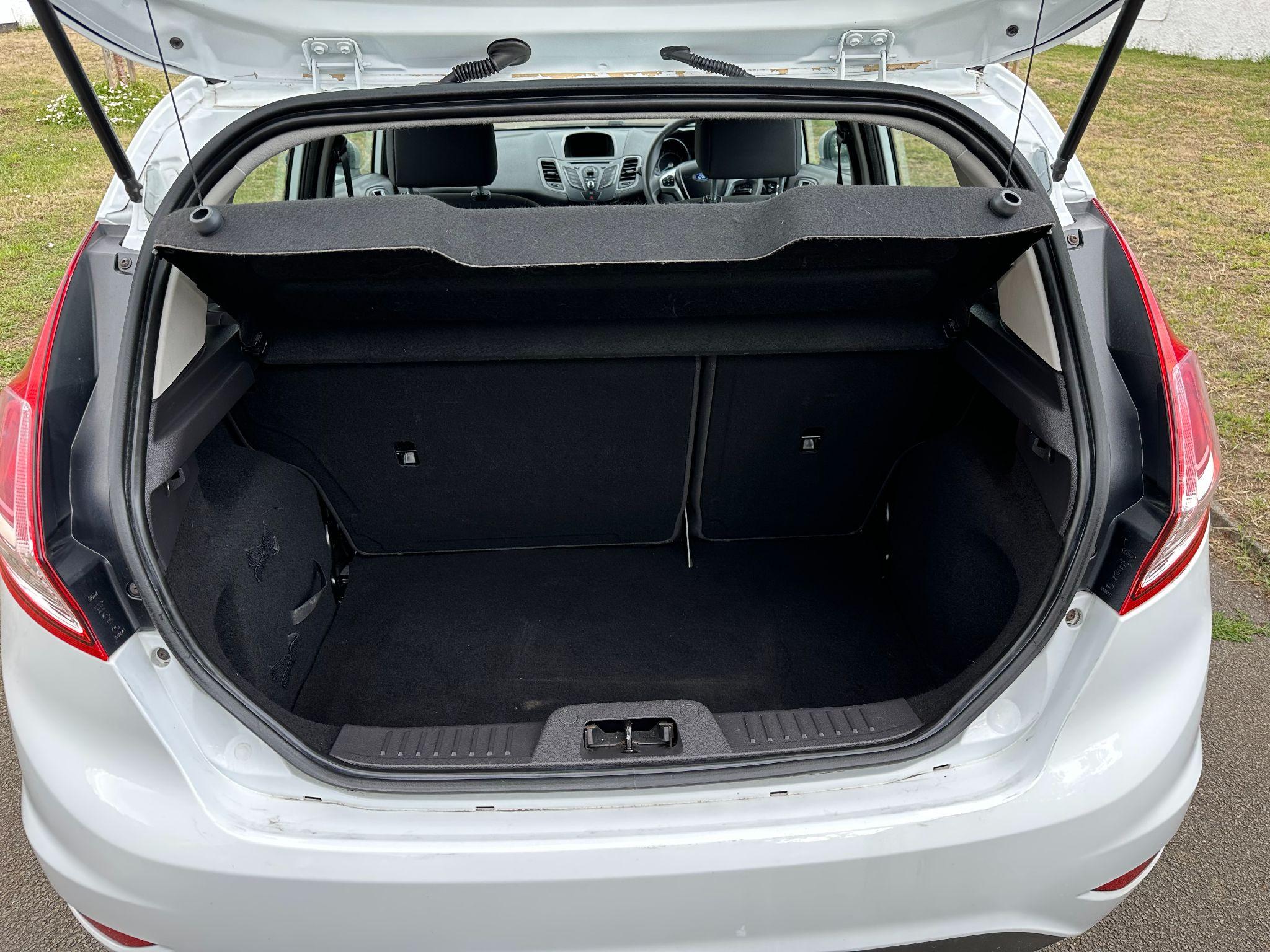 2014 Ford Fiesta image 17