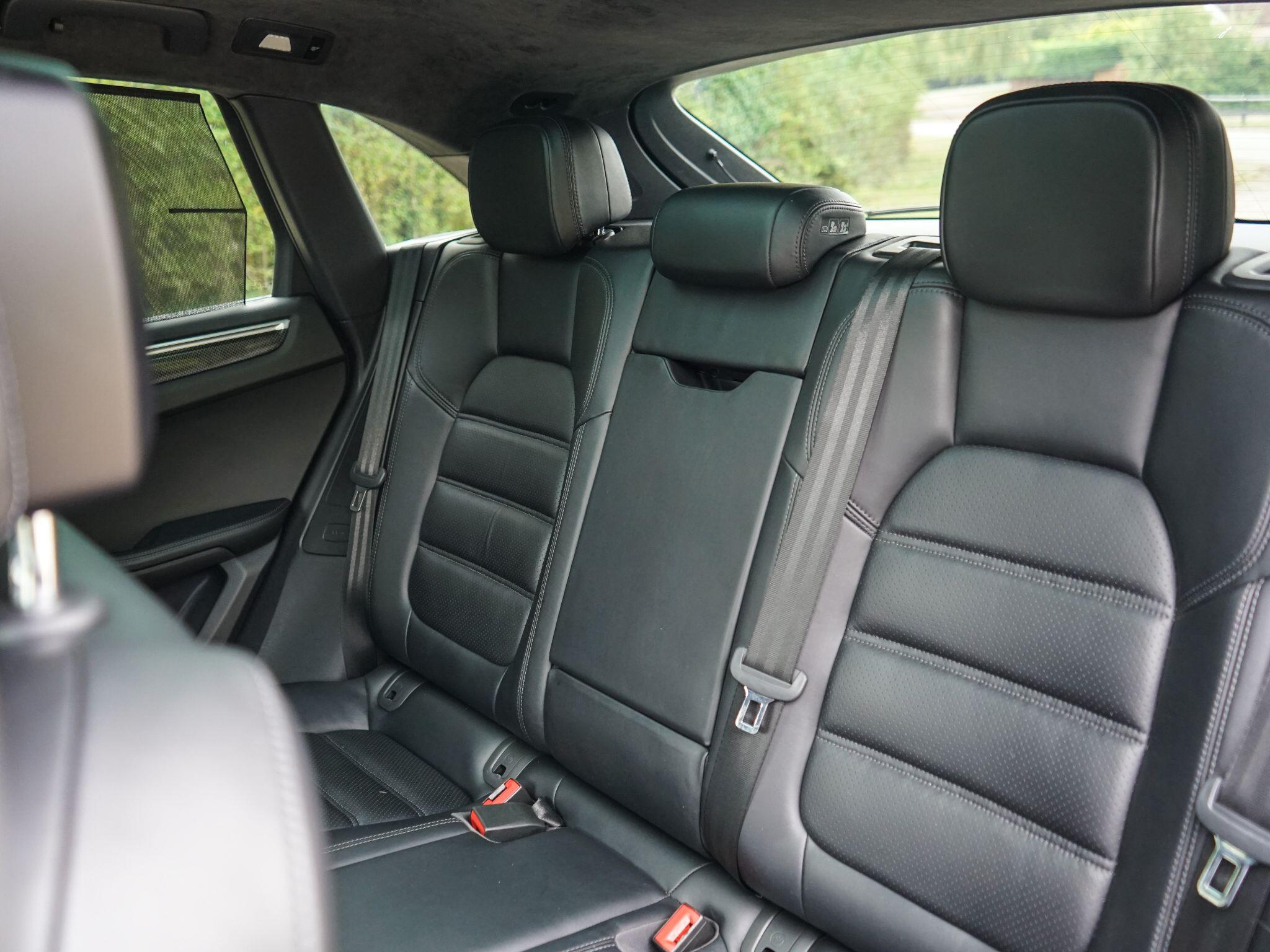 Porsche Macan view 14