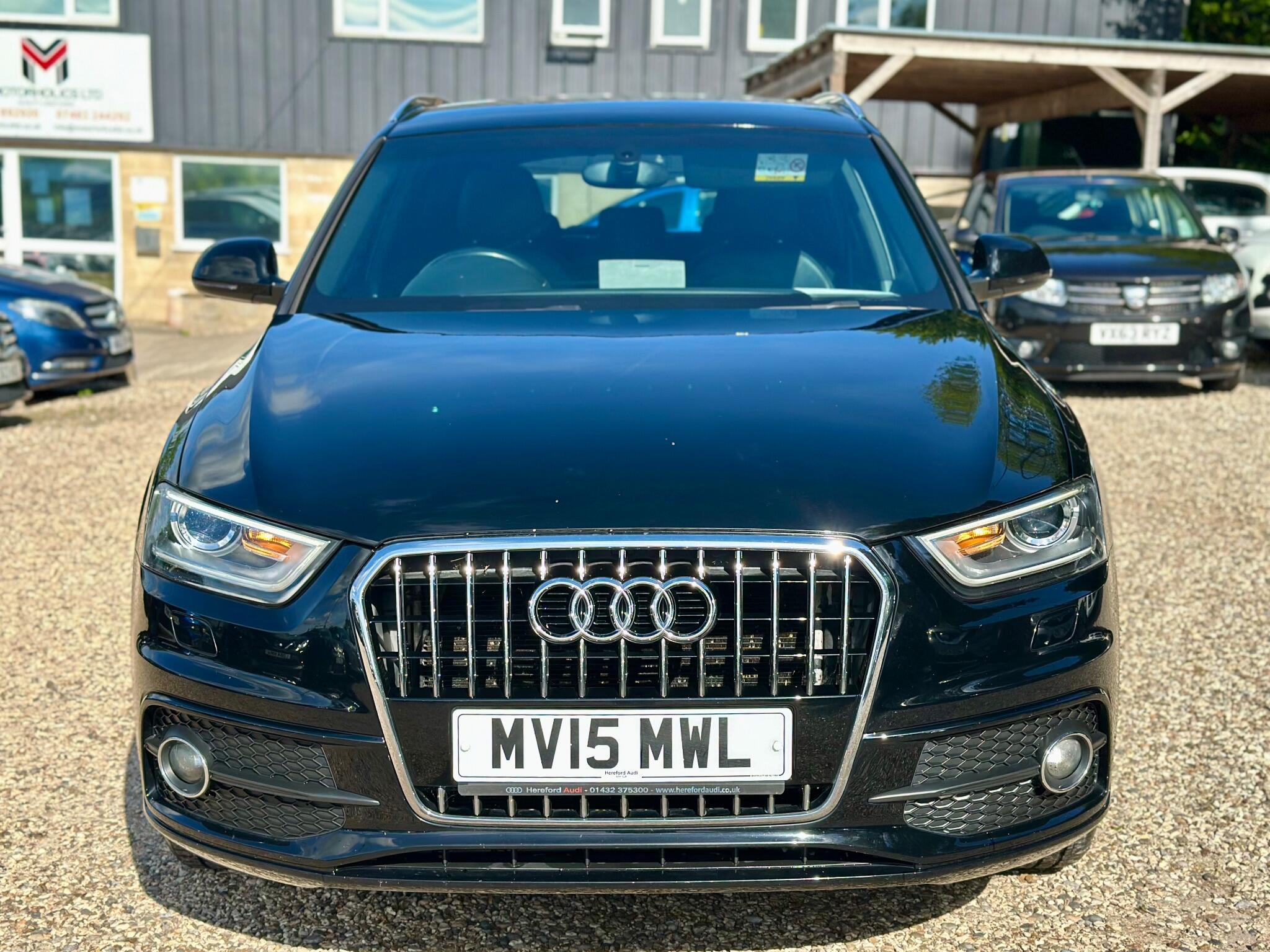 Audi Q3 view 3