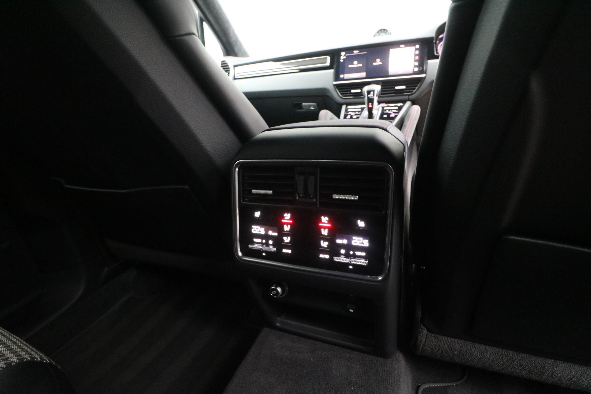 Porsche Cayenne view 21