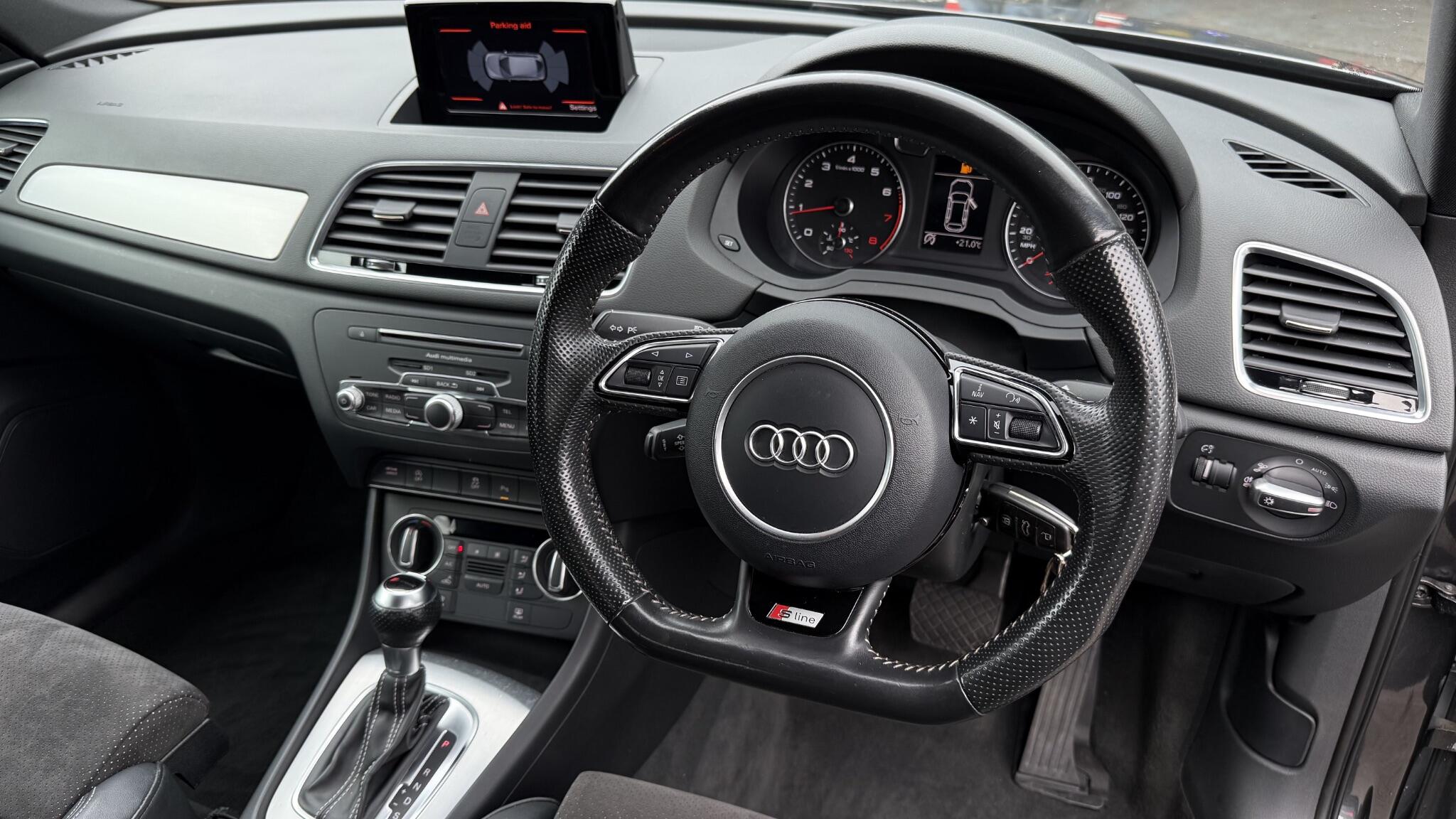 Audi Q3 view 25