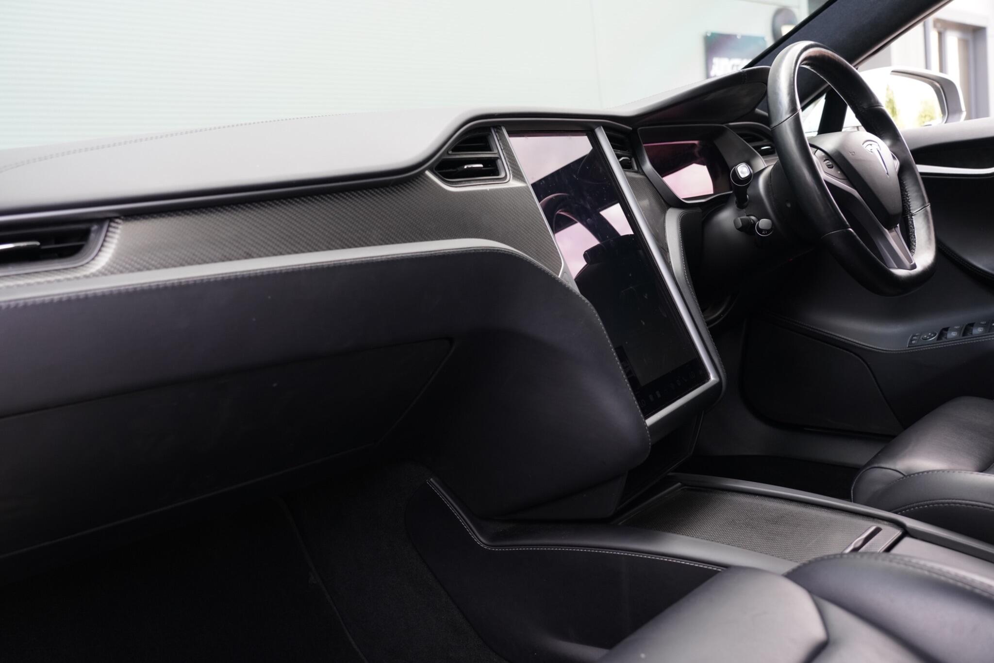 Tesla Model S view 15
