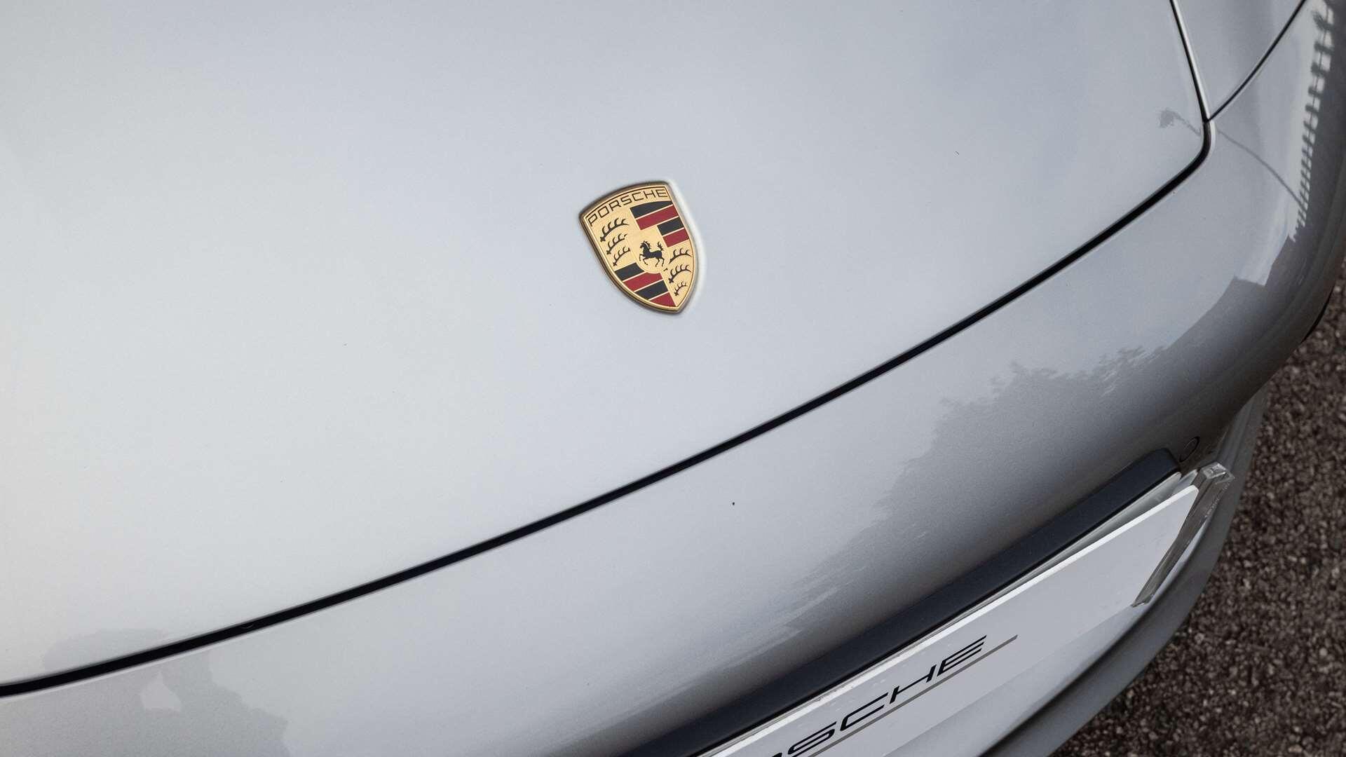 Porsche 911 view 11