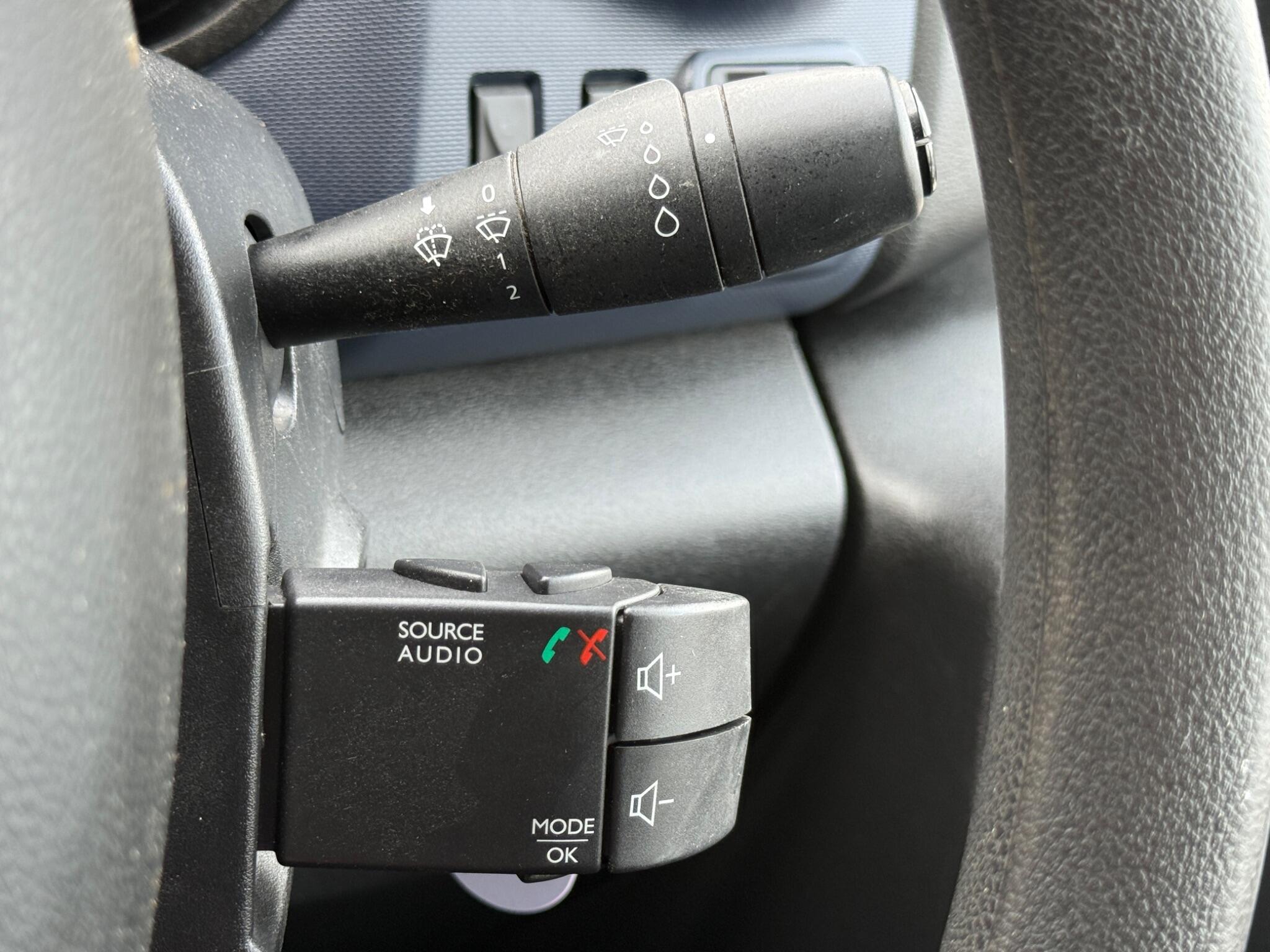 Vauxhall Vivaro - Image 61