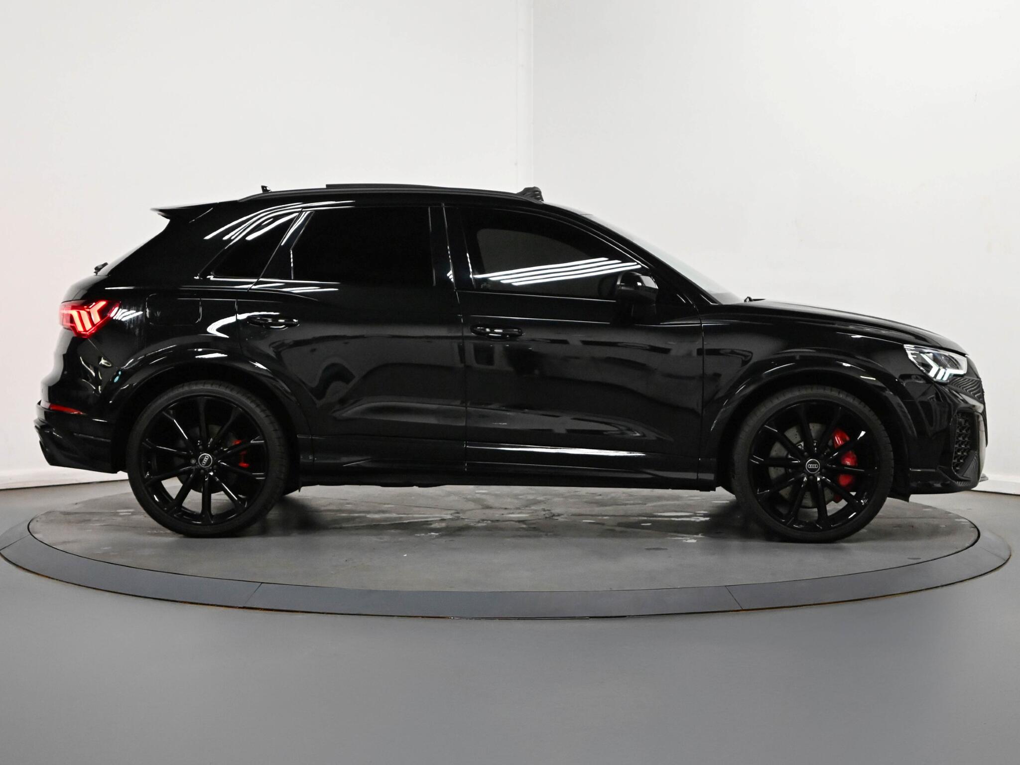 Audi RS Q3 view 28