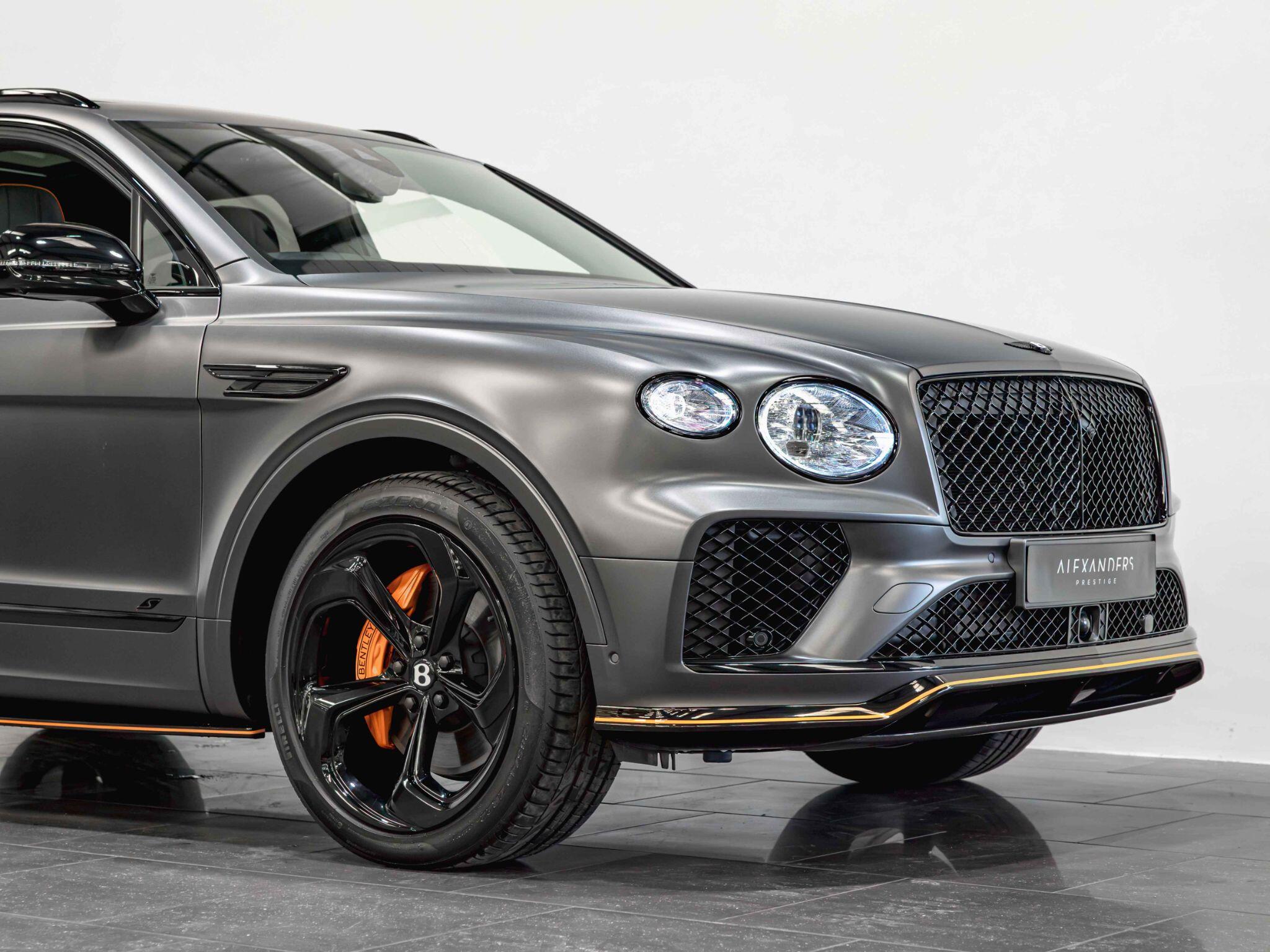 Bentley Bentayga view 12