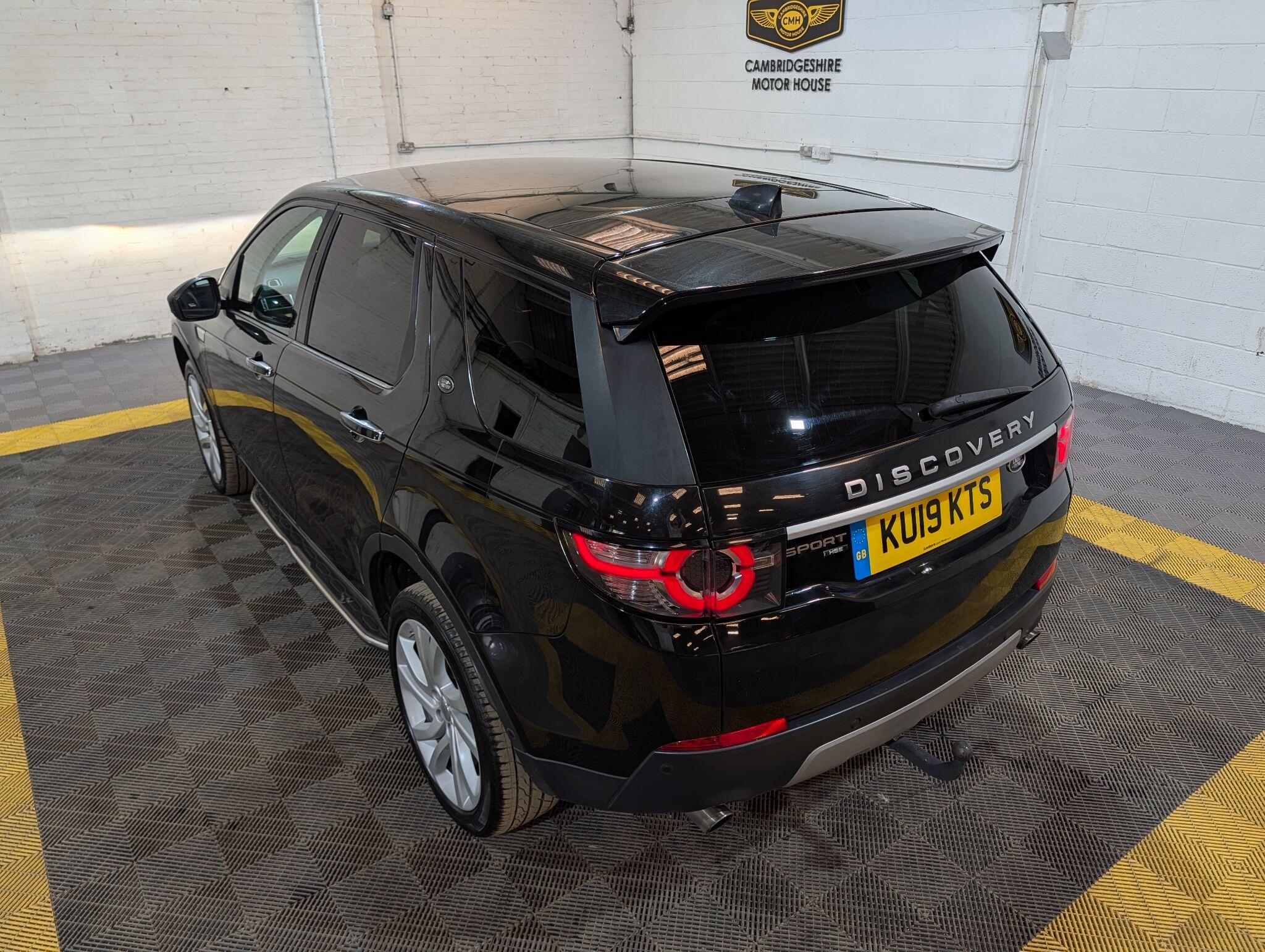 Land Rover Discovery Sport view 4