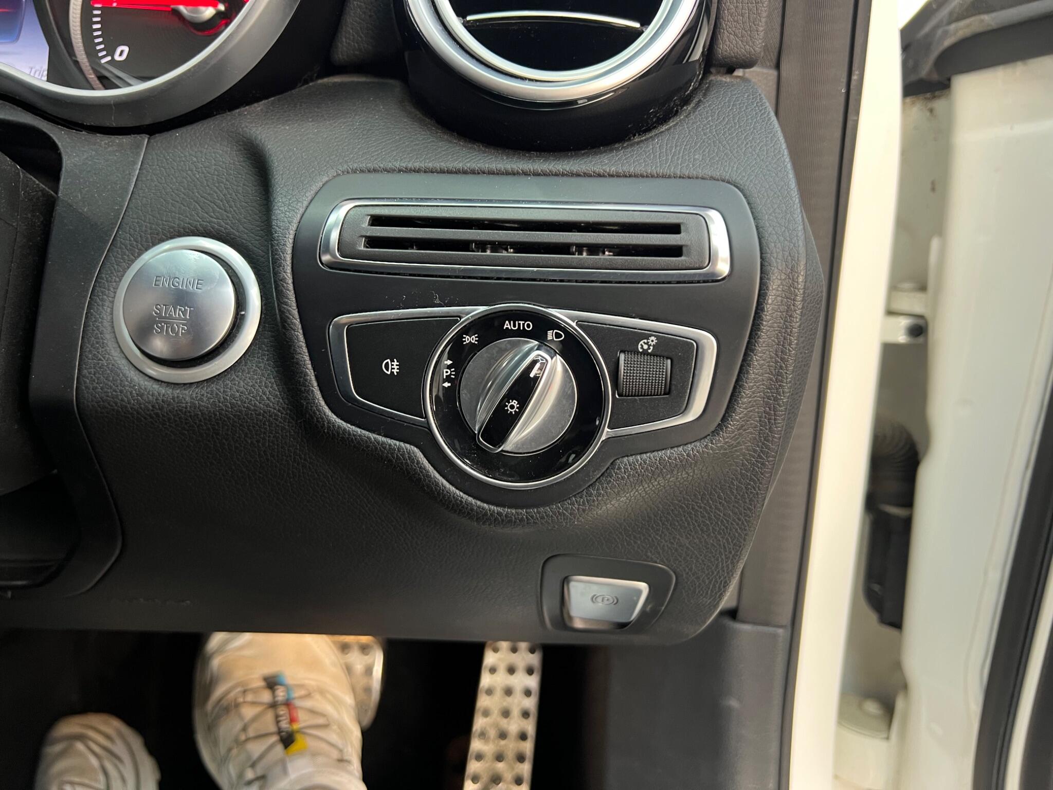 Mercedes-Benz C Class view 24