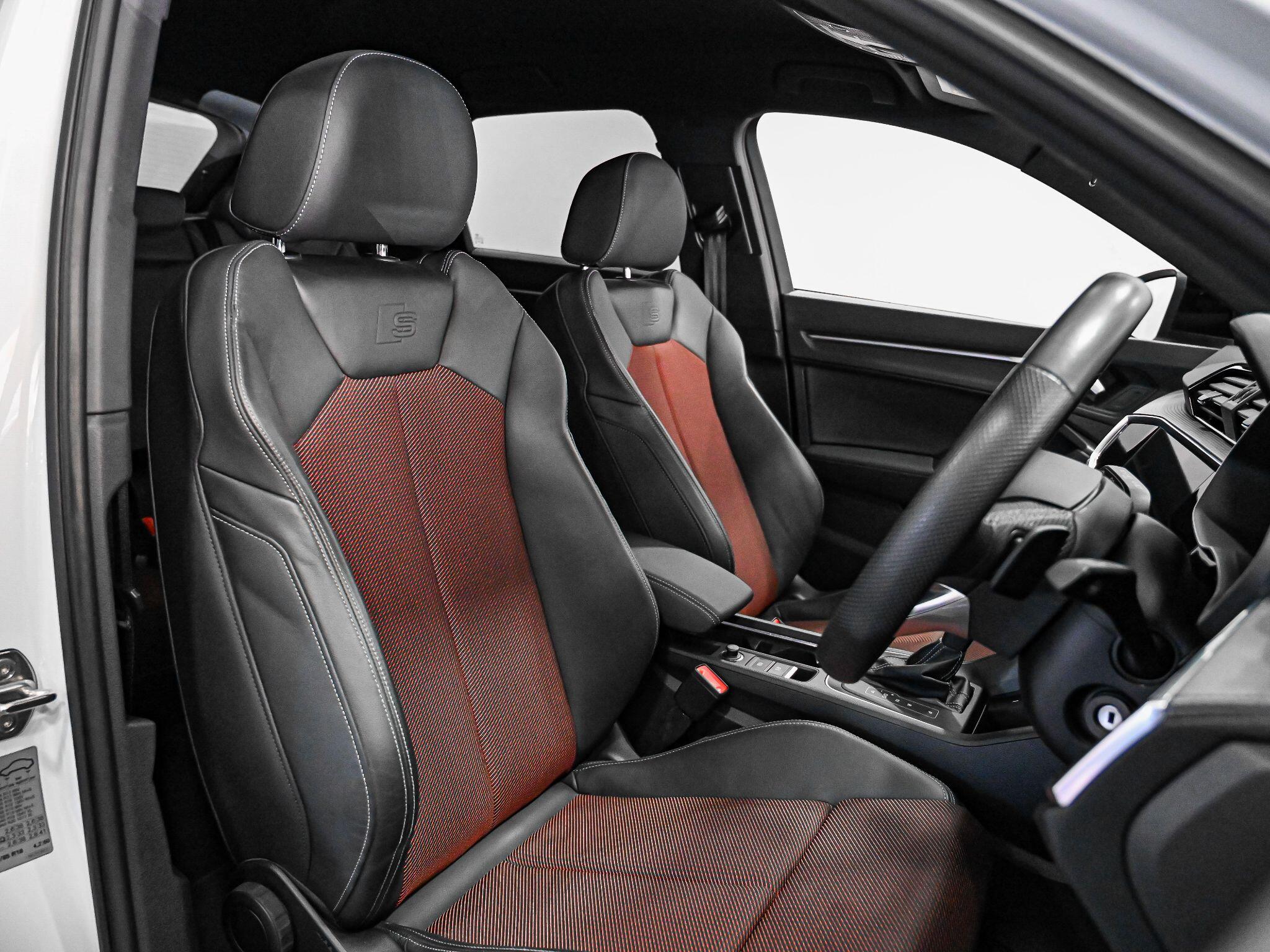 Audi Q3 view 3