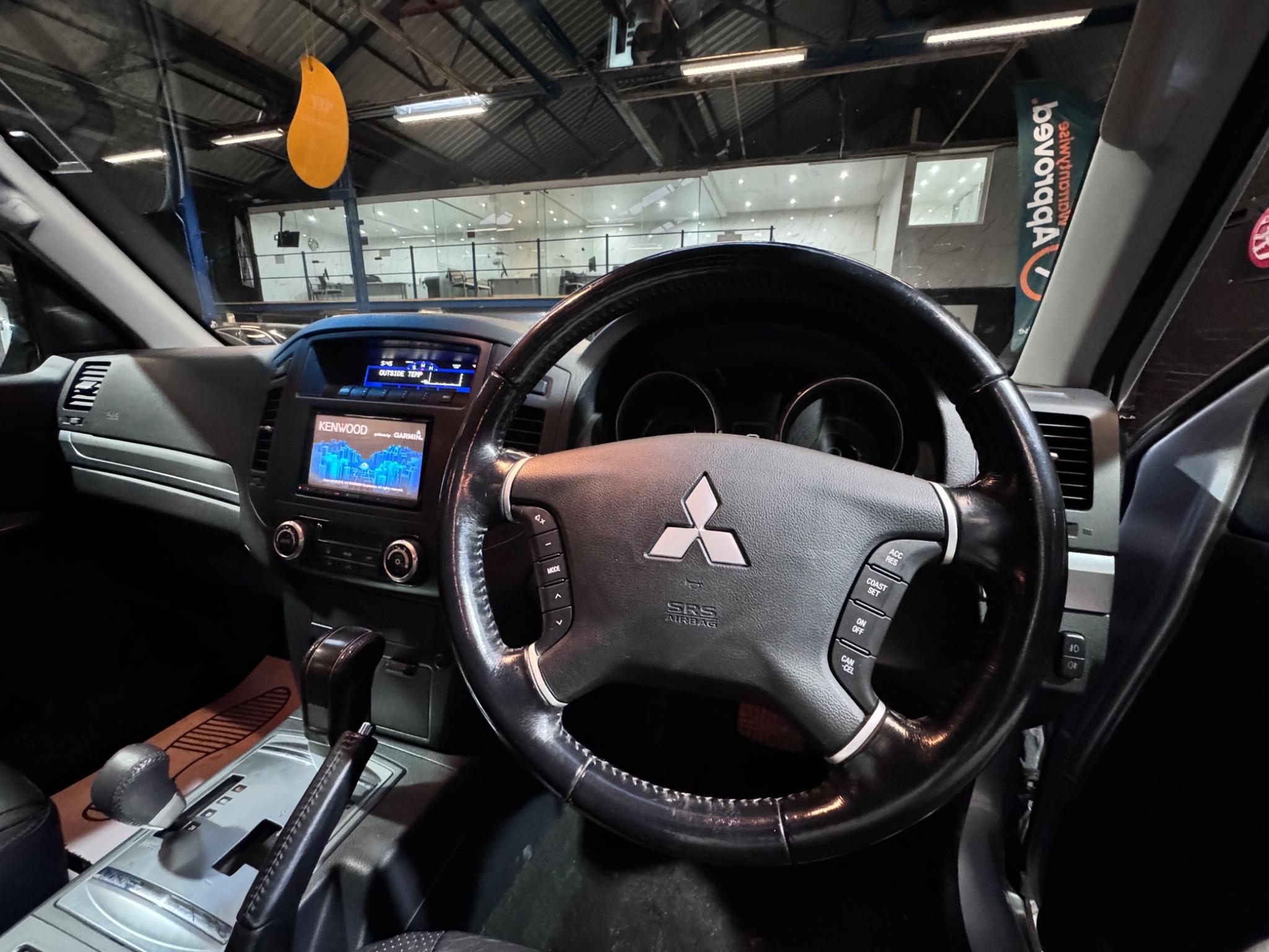 Mitsubishi Shogun view 29
