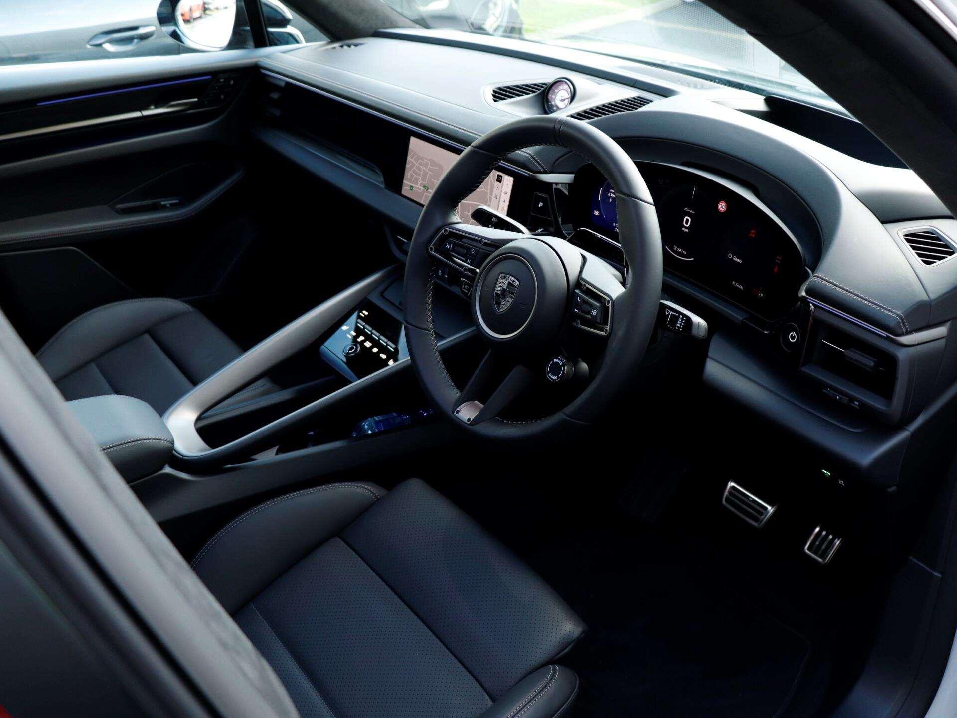 Porsche Macan view 10