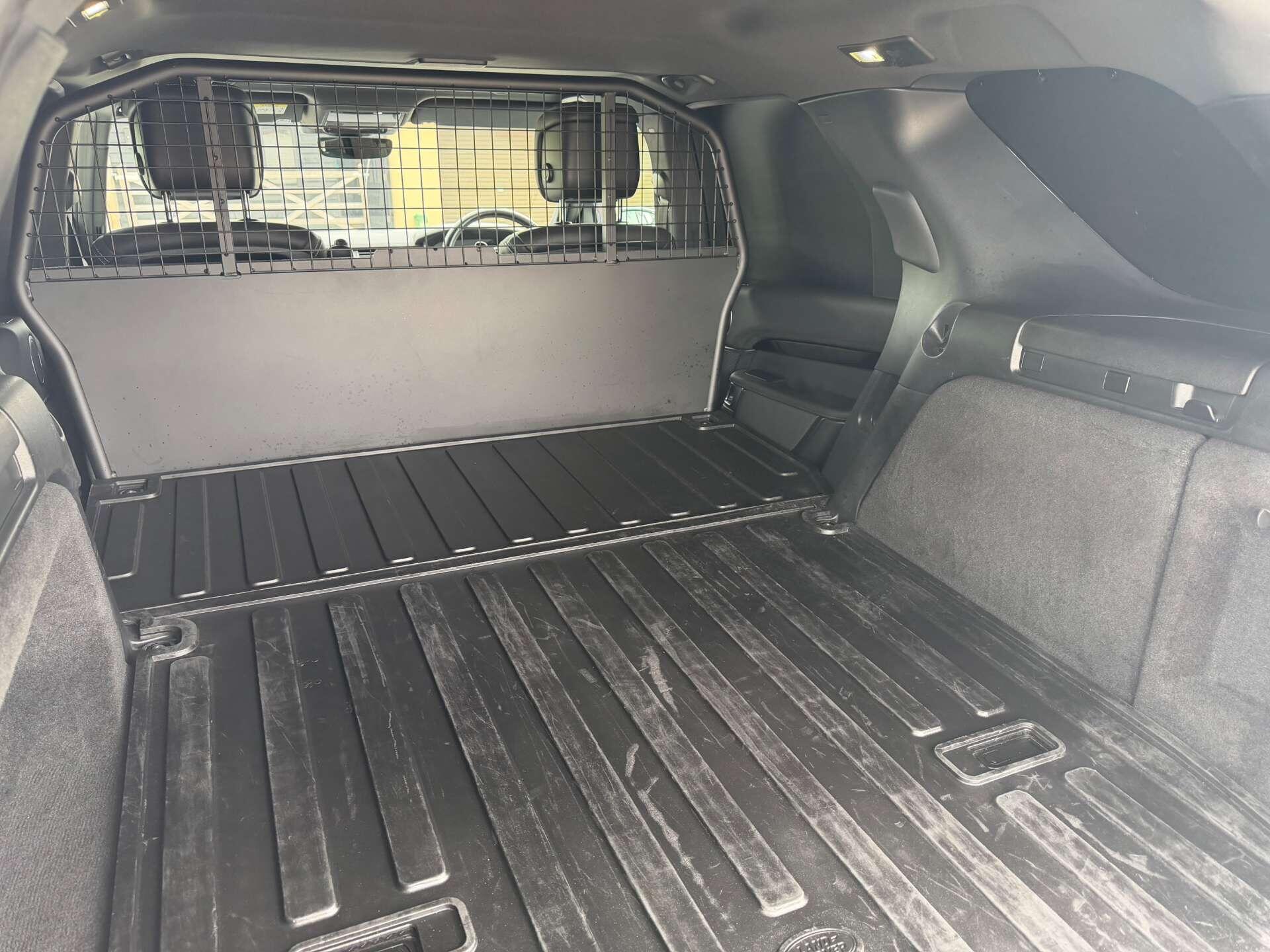 Land Rover Discovery view 16