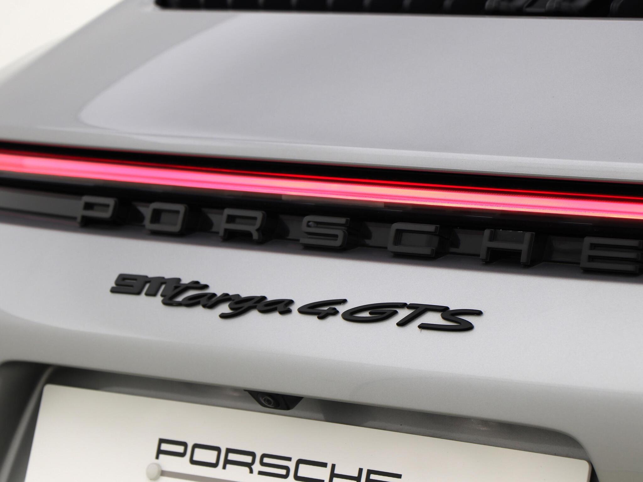 Porsche 911 view 24