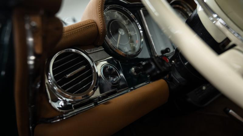 Mercedes-Benz SL view 26