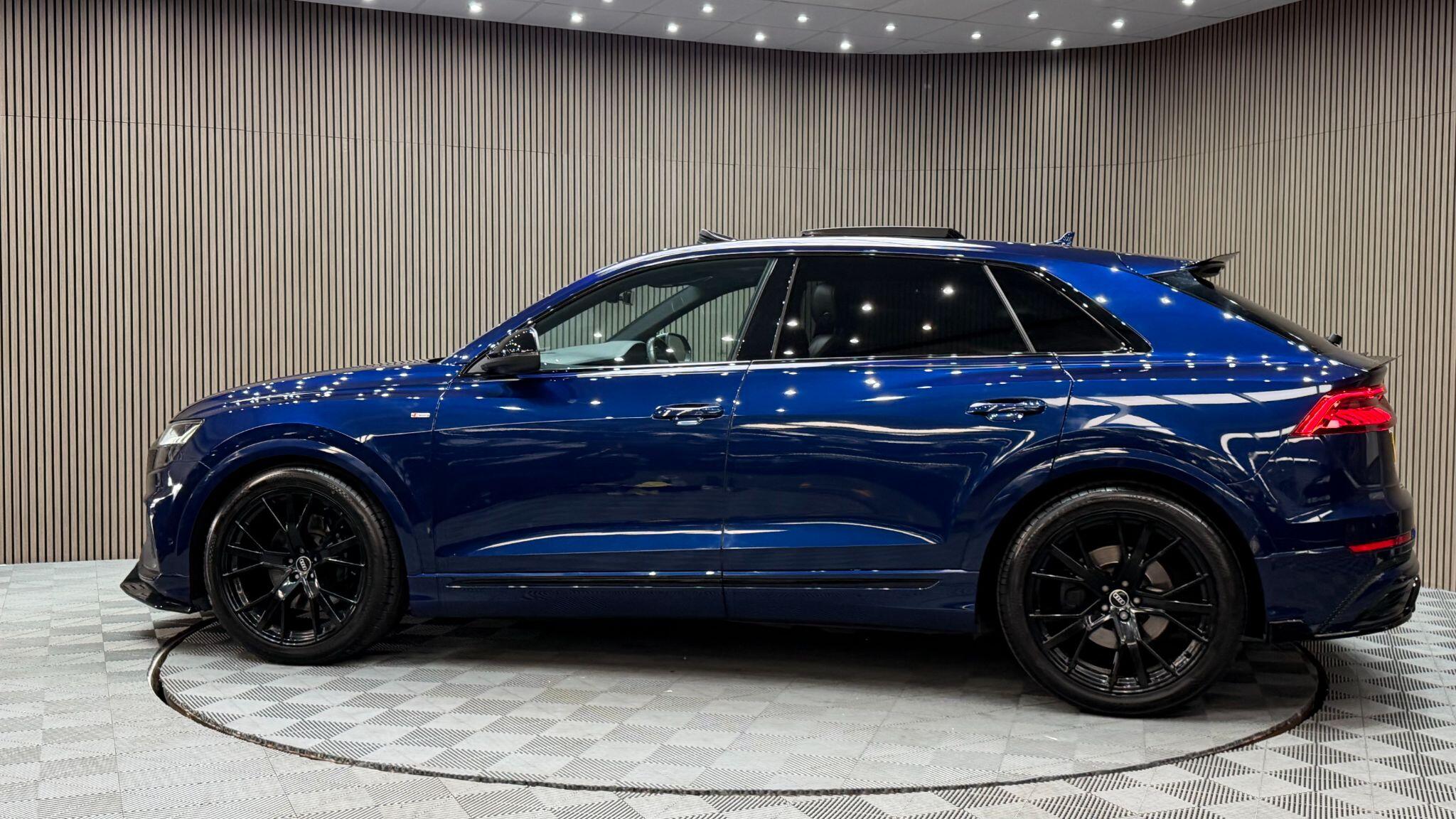 Audi Q8 view 52