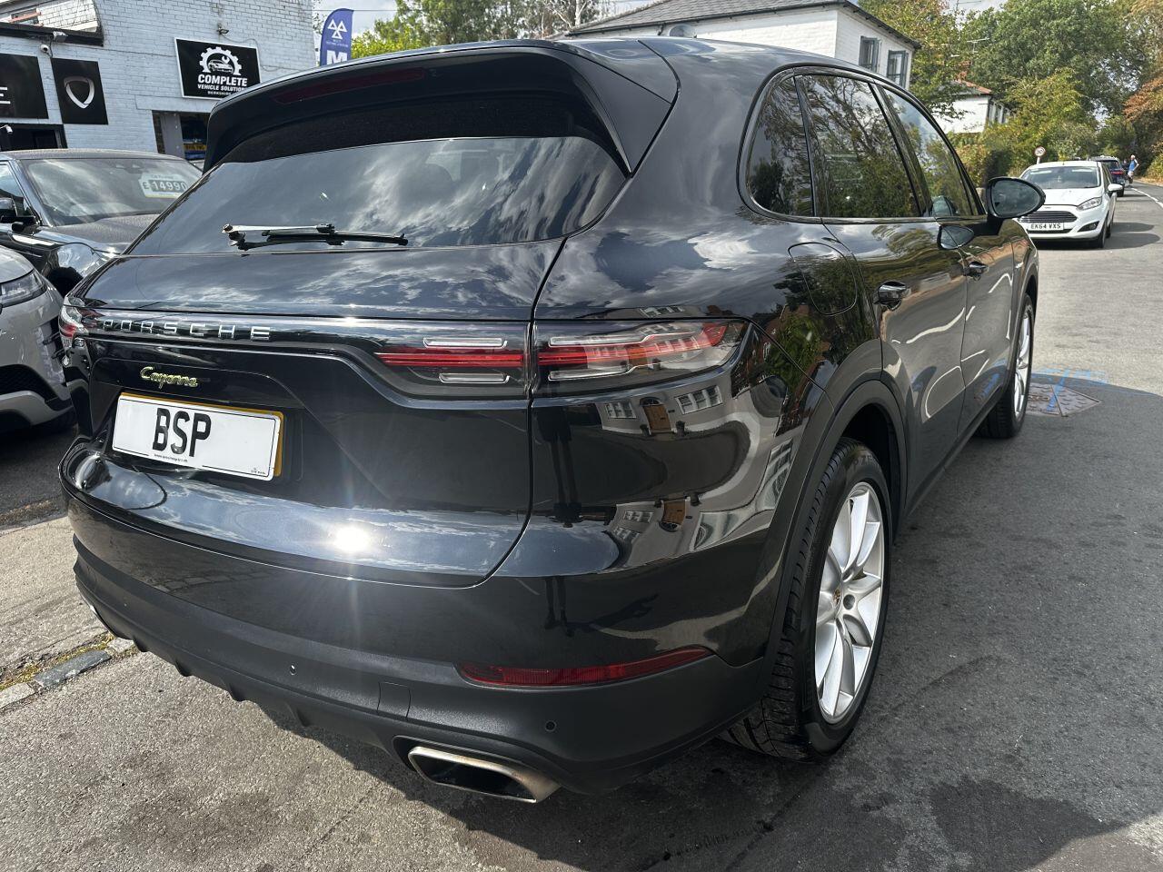 Porsche Cayenne view 24