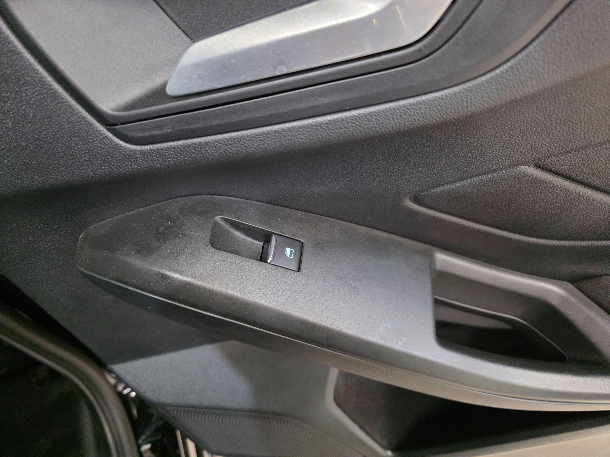Ford Focus view 19