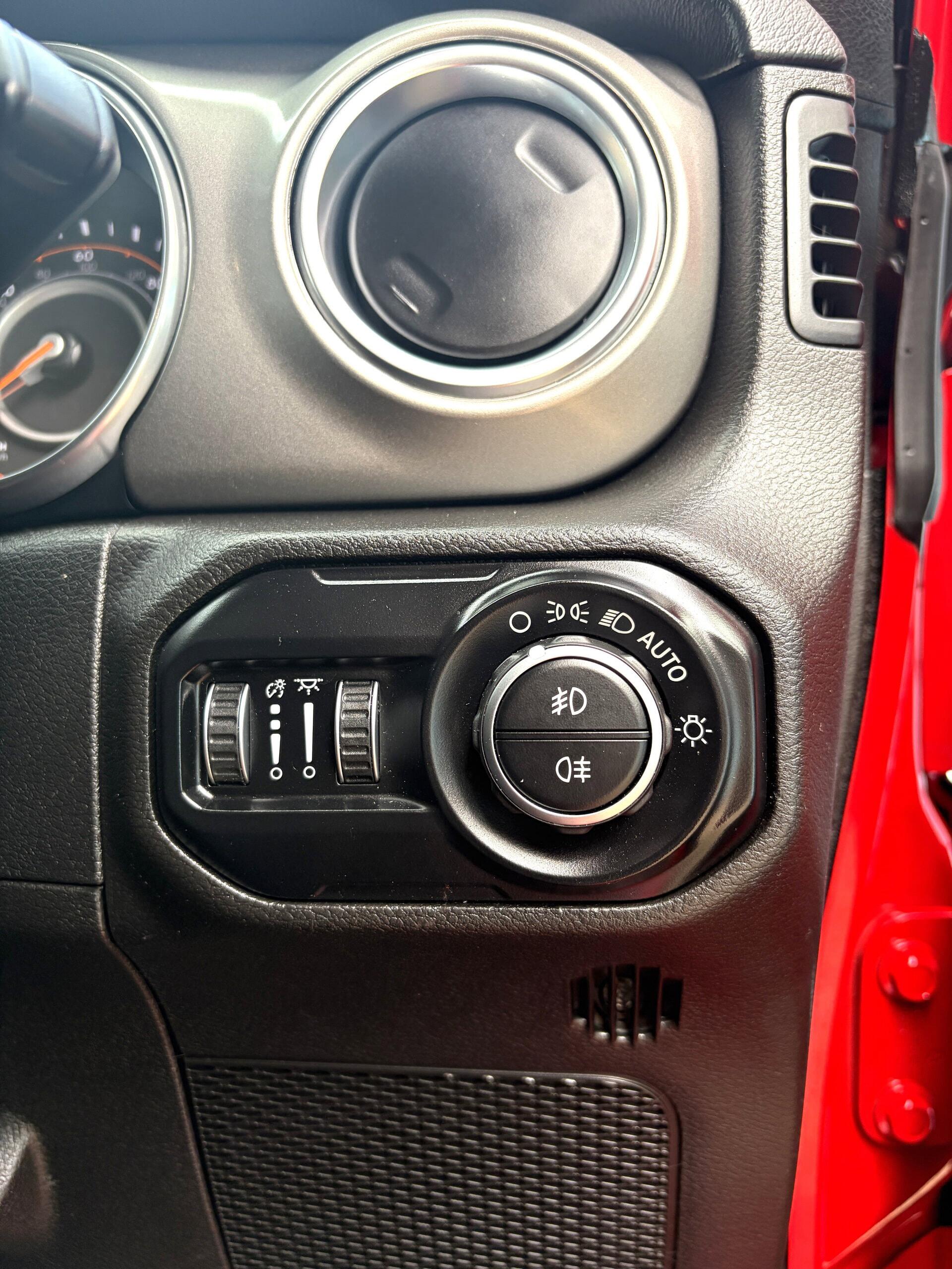 Jeep Wrangler view 37