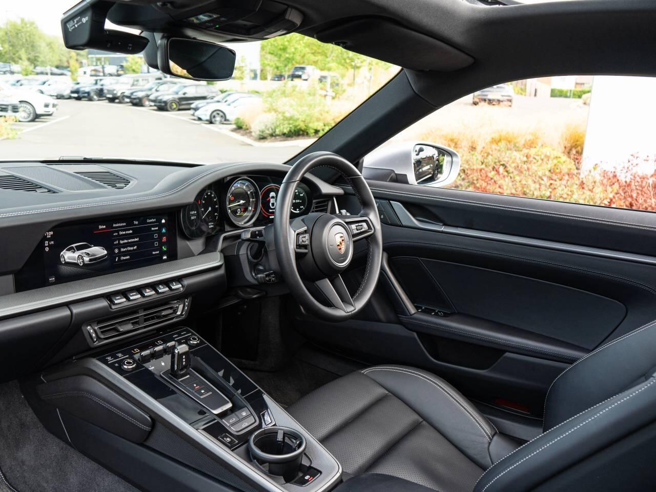 Porsche 911 view 40