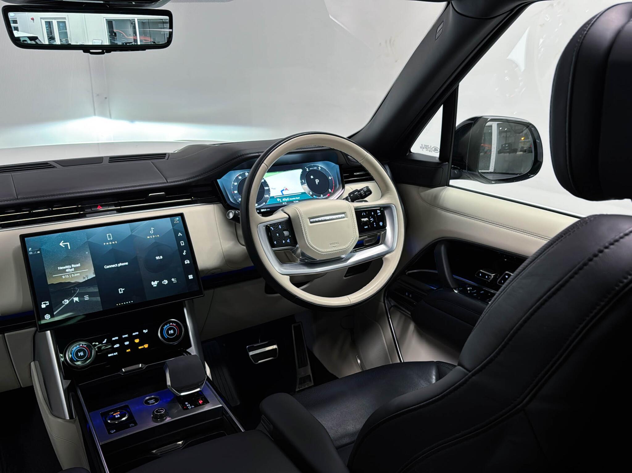 Land Rover Range Rover view 22