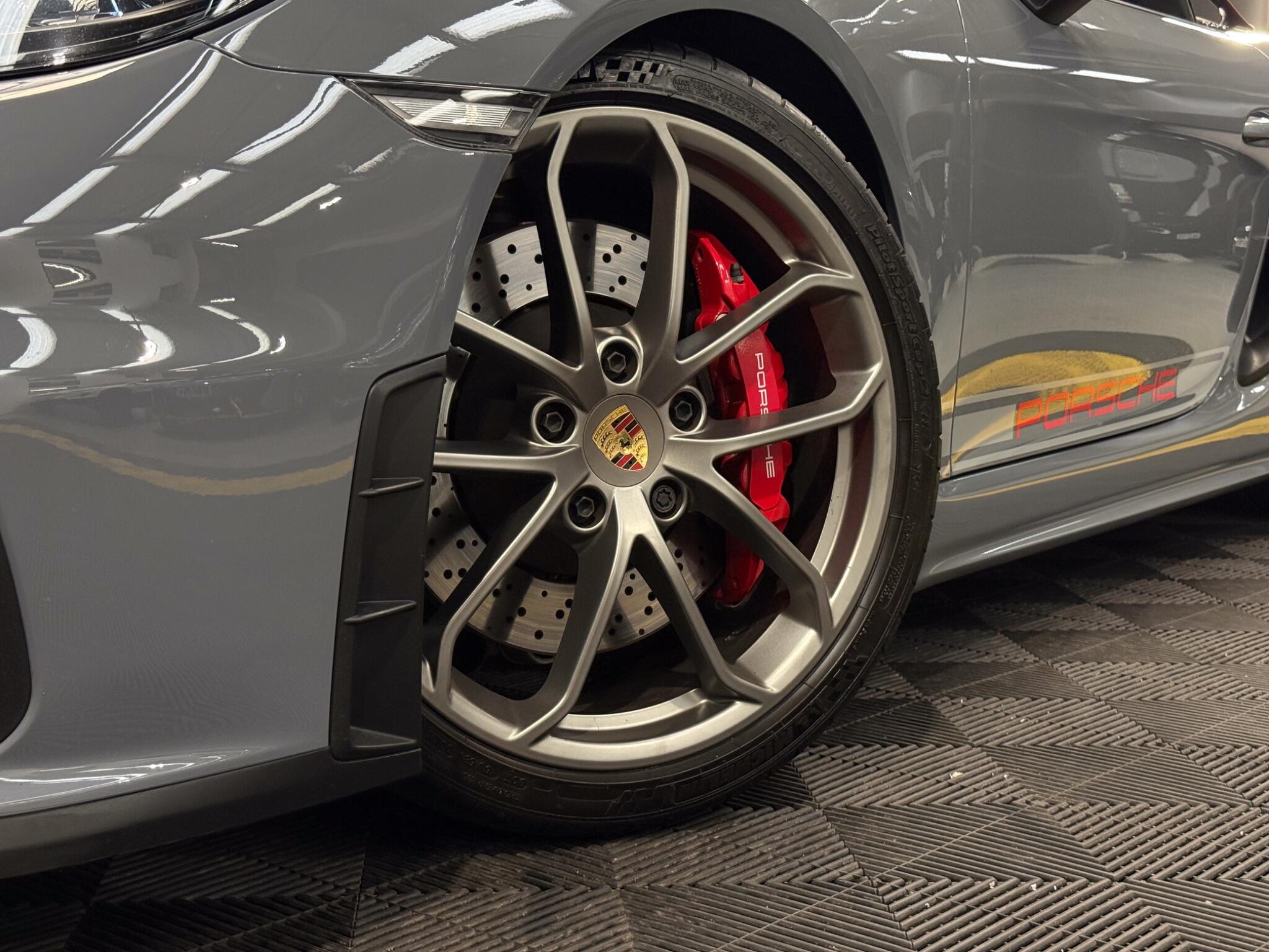 Porsche 718 Spyder view 2