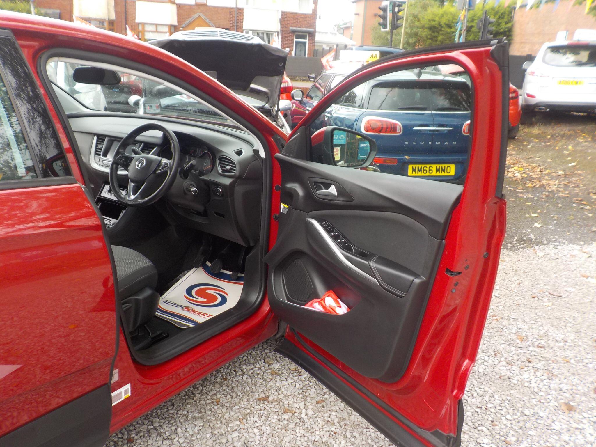 Vauxhall Grandland X 1.2 Turbo SE Euro 6 (s/s) 5dr