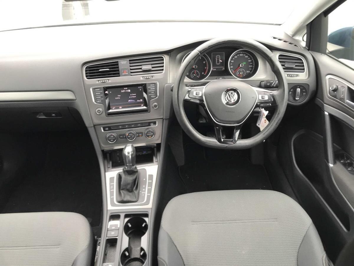 Volkswagen Golf view 2