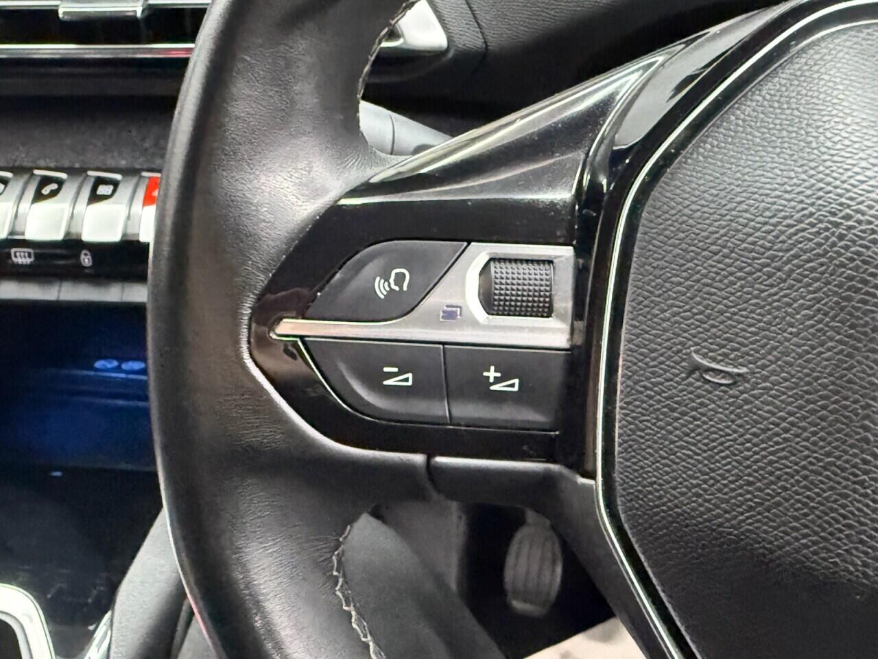 Peugeot 3008 view 13