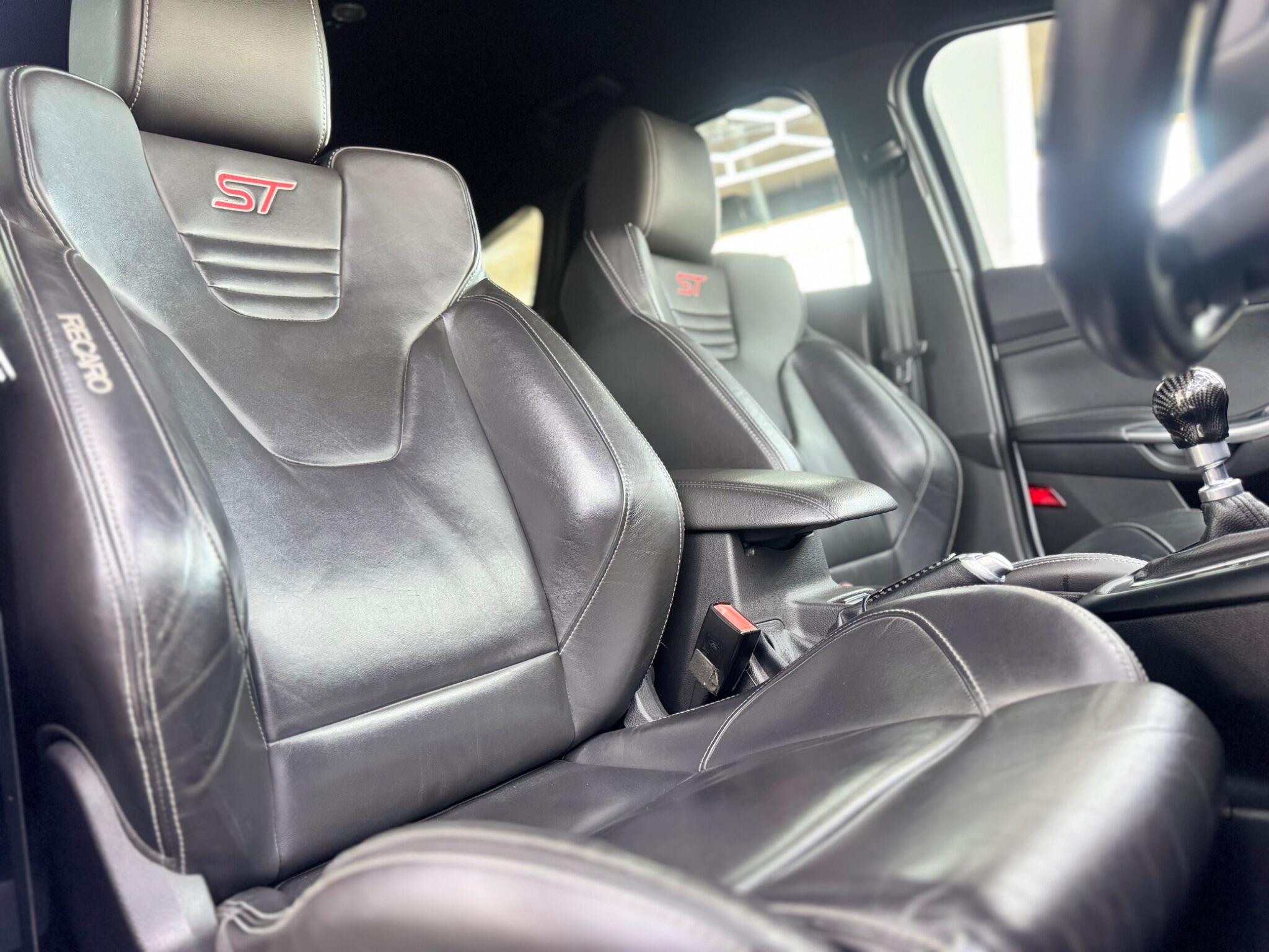 Ford Focus view 32