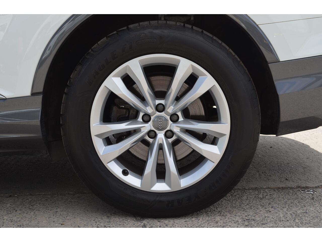 Audi Q7 view 40