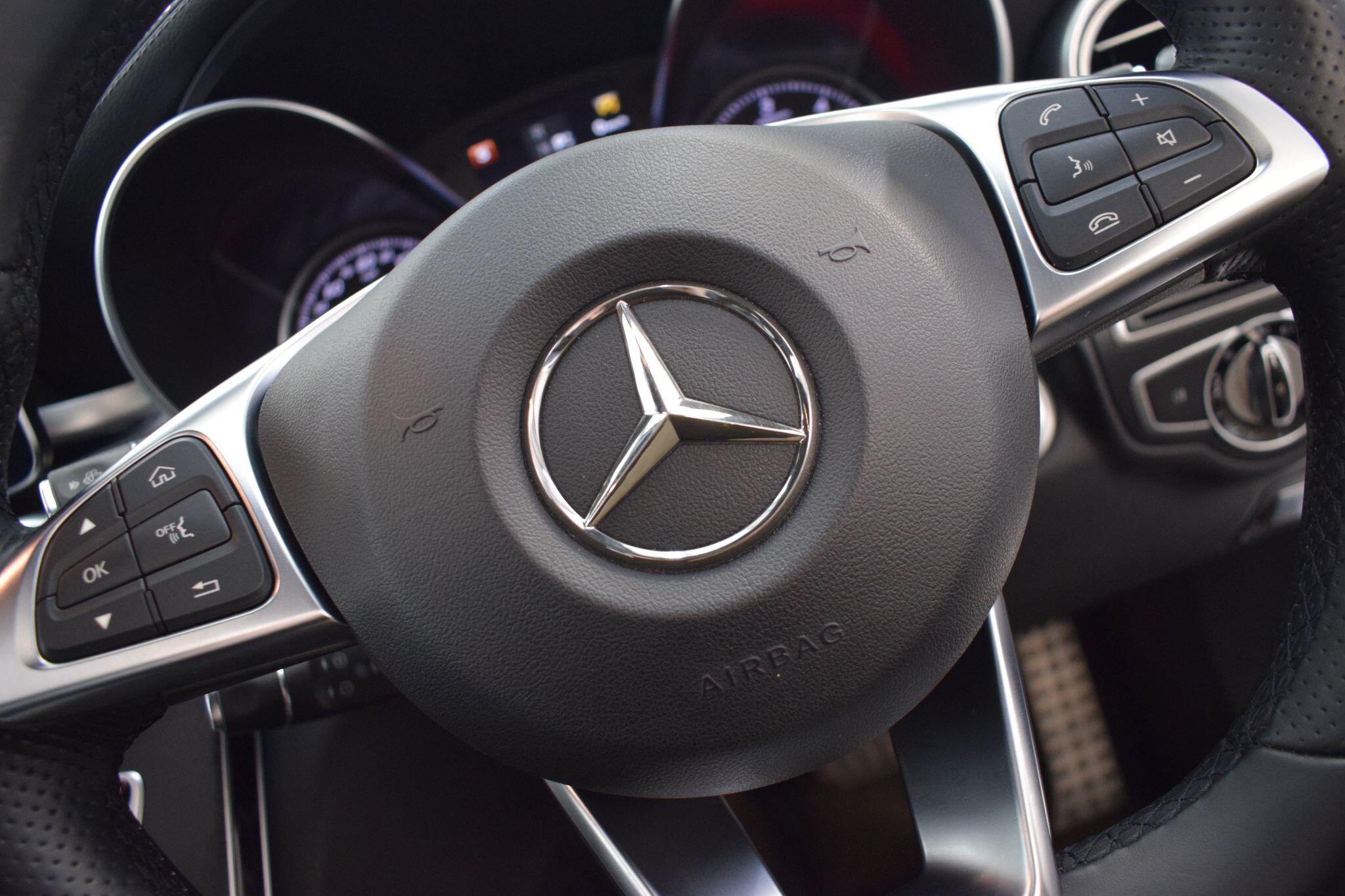 Mercedes-Benz C-Class view 19