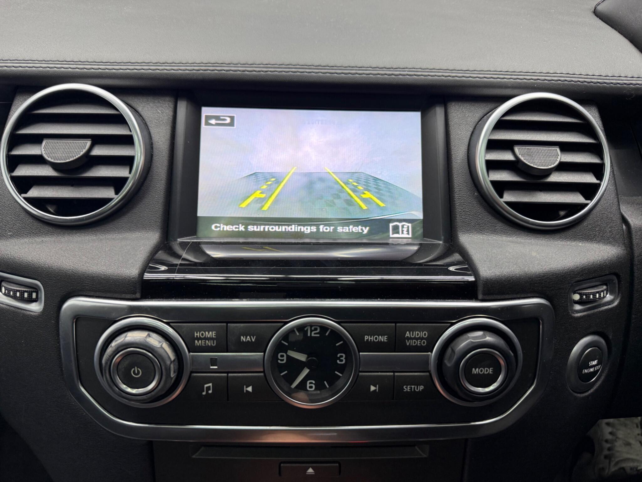 Land Rover Discovery 4 view 14