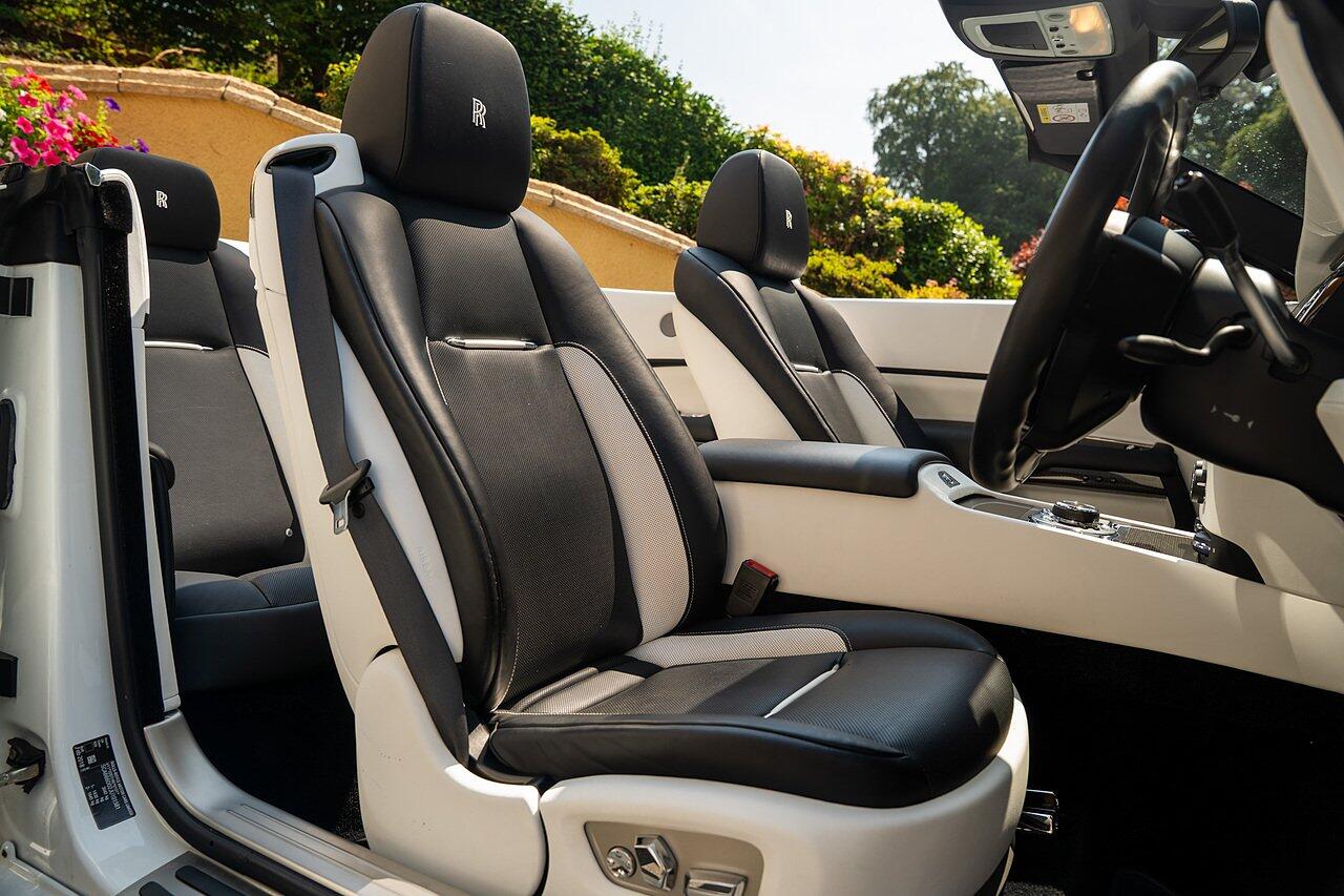 Rolls-Royce Dawn view 52