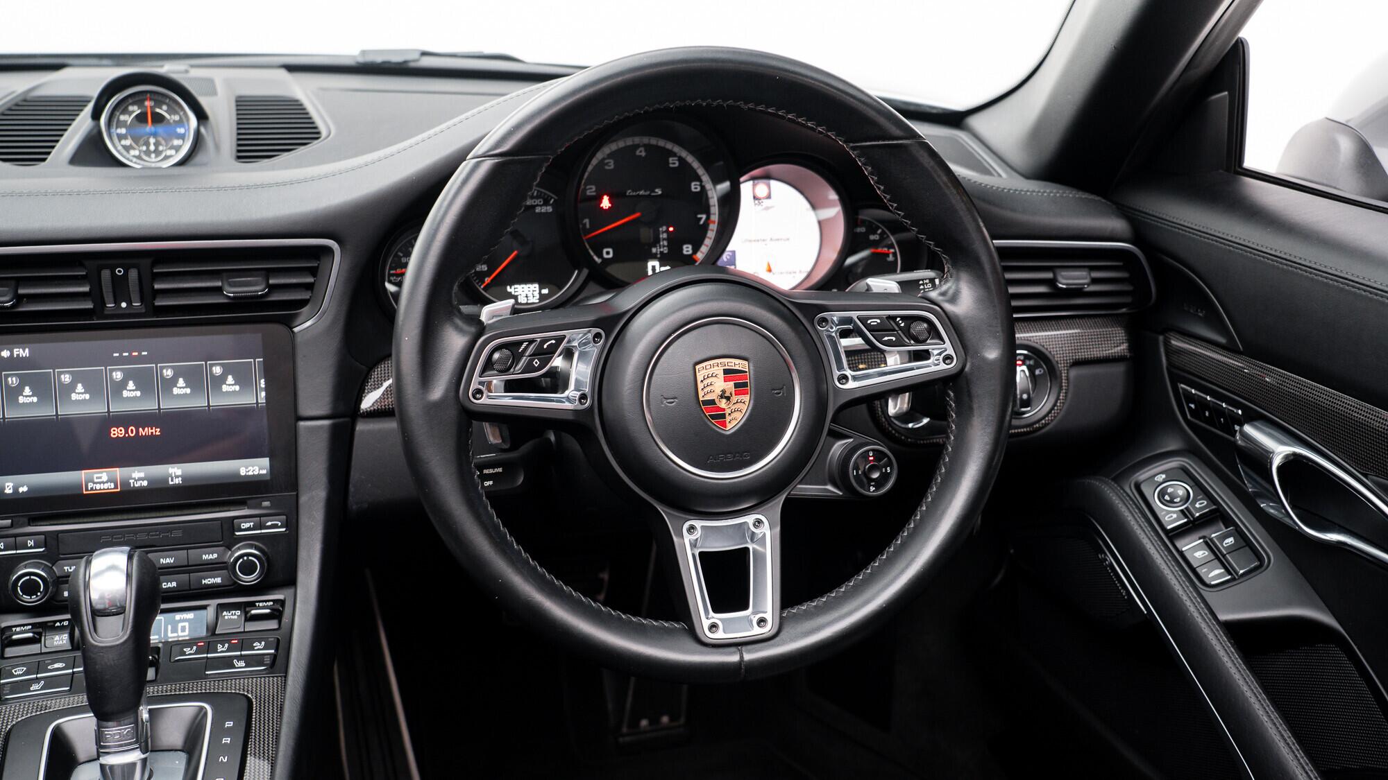 Porsche 911 view 24